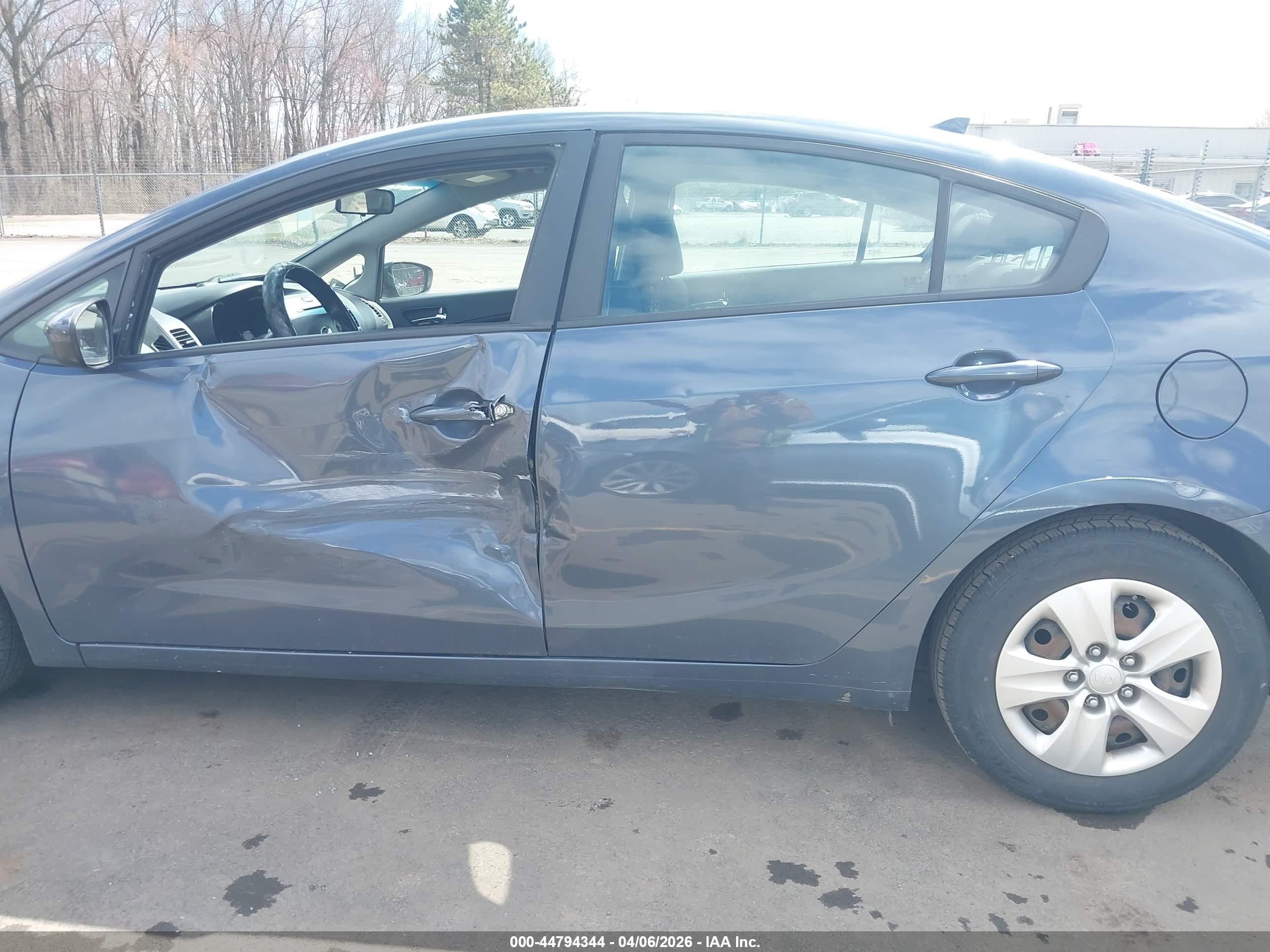 2016 Kia Forte Lx Blue vin: KNAFK4A67G5564169