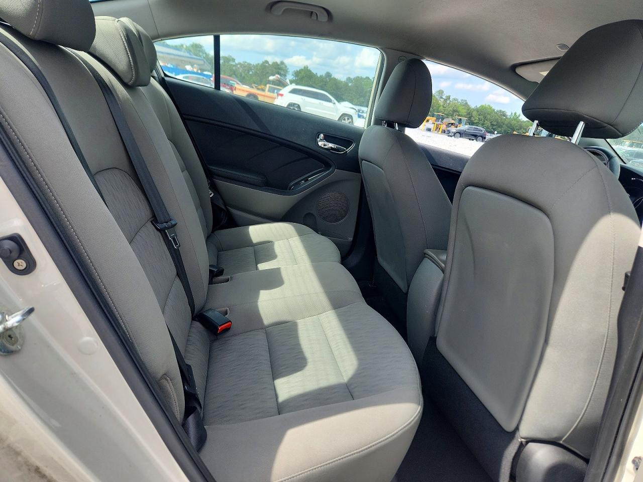 2015 Kia Forte Lx Cream vin: KNAFK4A68F5334655