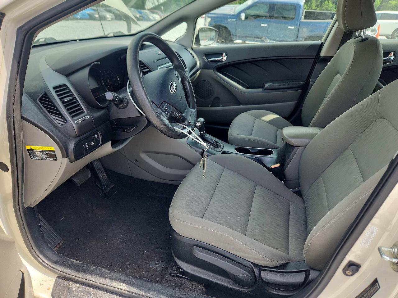 2015 Kia Forte Lx Cream vin: KNAFK4A68F5334655