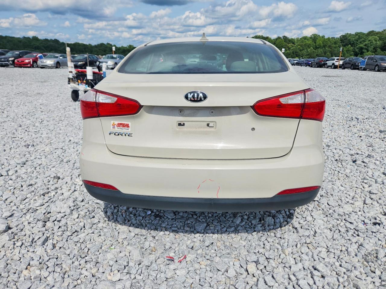 2015 Kia Forte Lx Cream vin: KNAFK4A68F5334655
