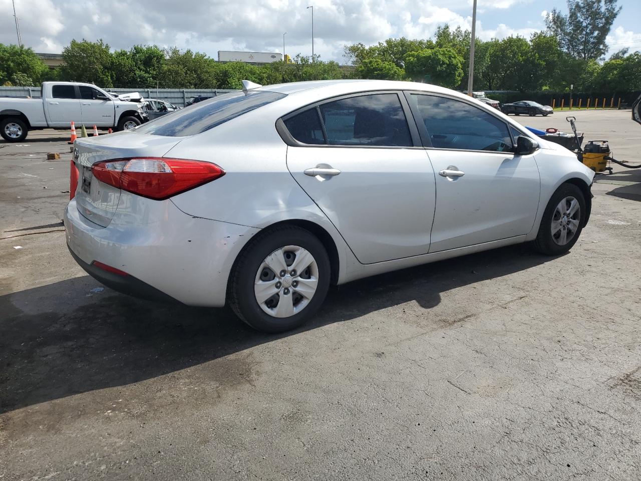 2015 Kia Forte Lx Серебряный vin: KNAFK4A68F5412934