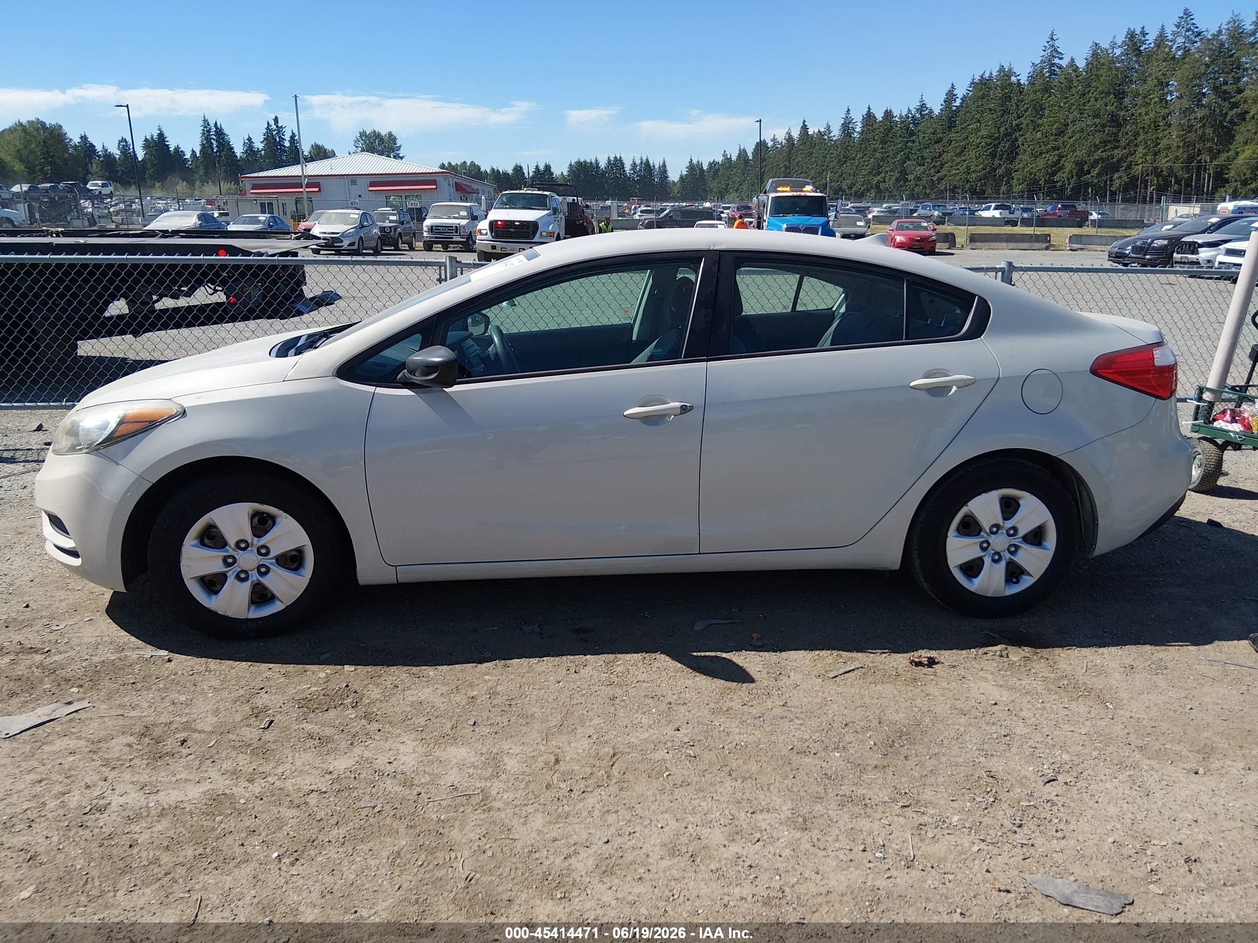 2014 Kia Forte Lx White vin: KNAFK4A69E5087905