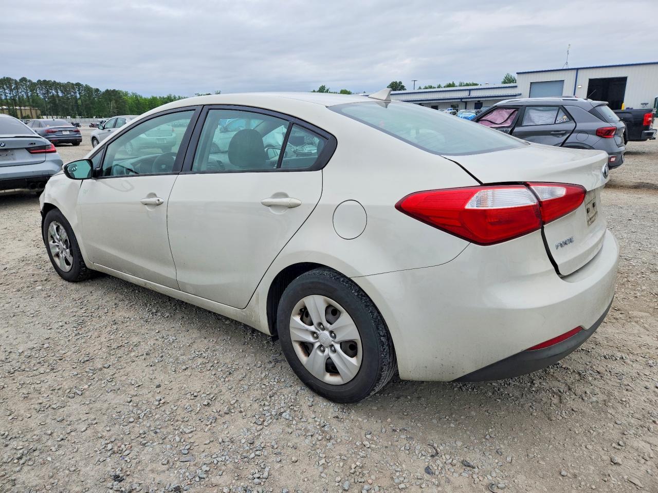 2015 Kia Forte Lx Cream vin: KNAFK4A6XF5311099