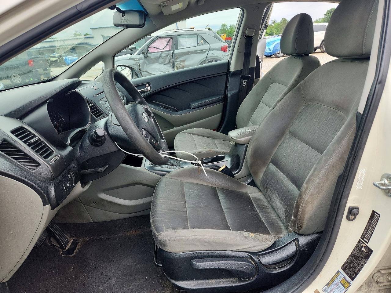 2015 Kia Forte Lx Cream vin: KNAFK4A6XF5311099