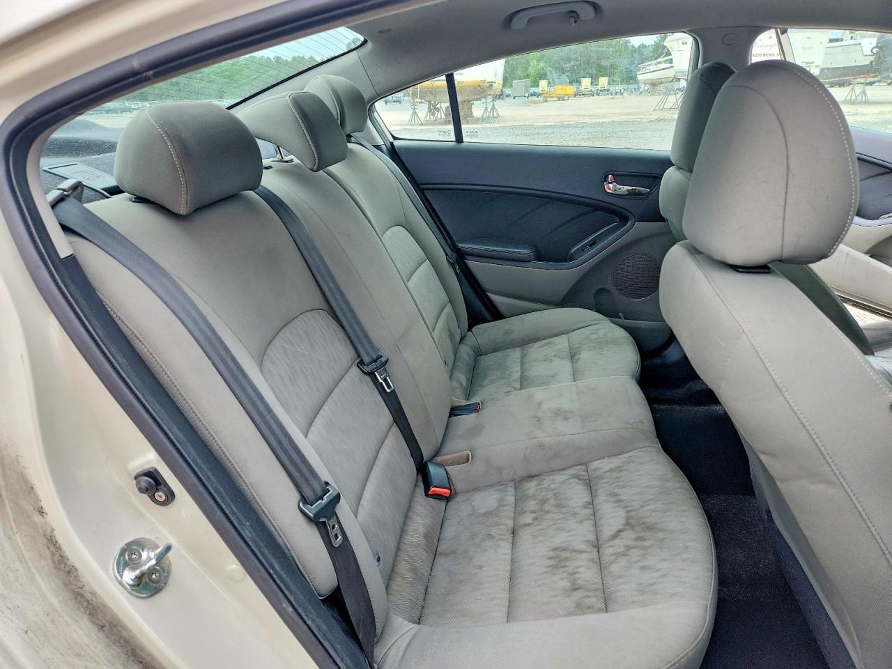 2015 Kia Forte Lx Cream vin: KNAFK4A6XF5311099