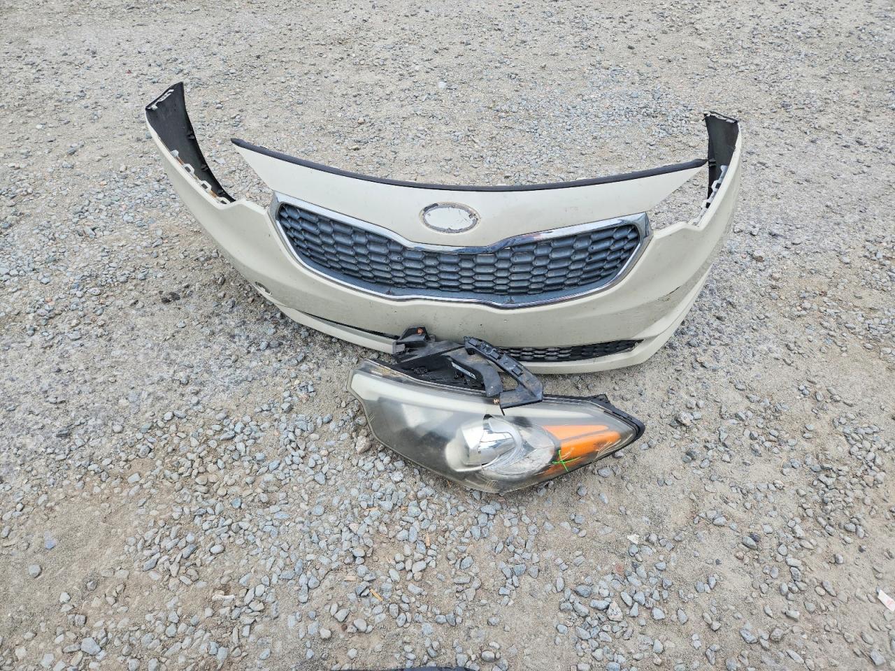 2015 Kia Forte Lx Cream vin: KNAFK4A6XF5311099