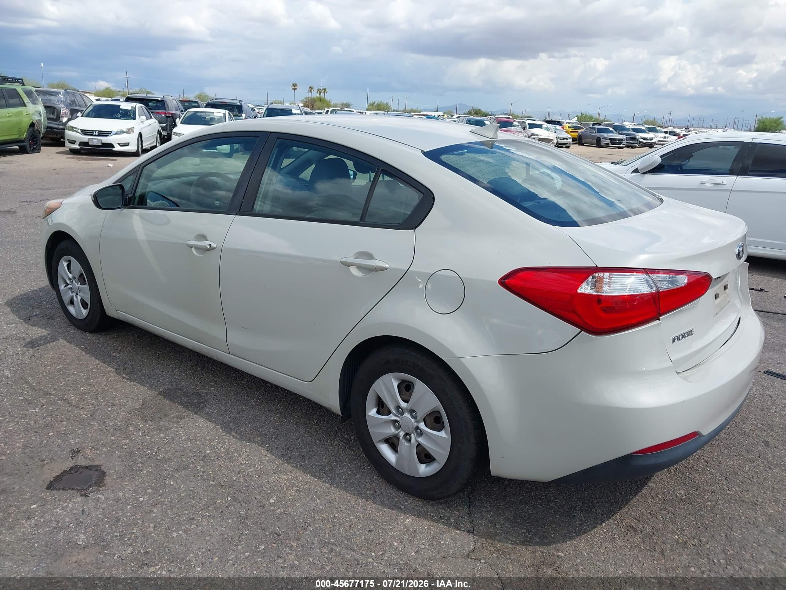 2015 Kia Forte Lx Cream vin: KNAFK4A6XF5322023