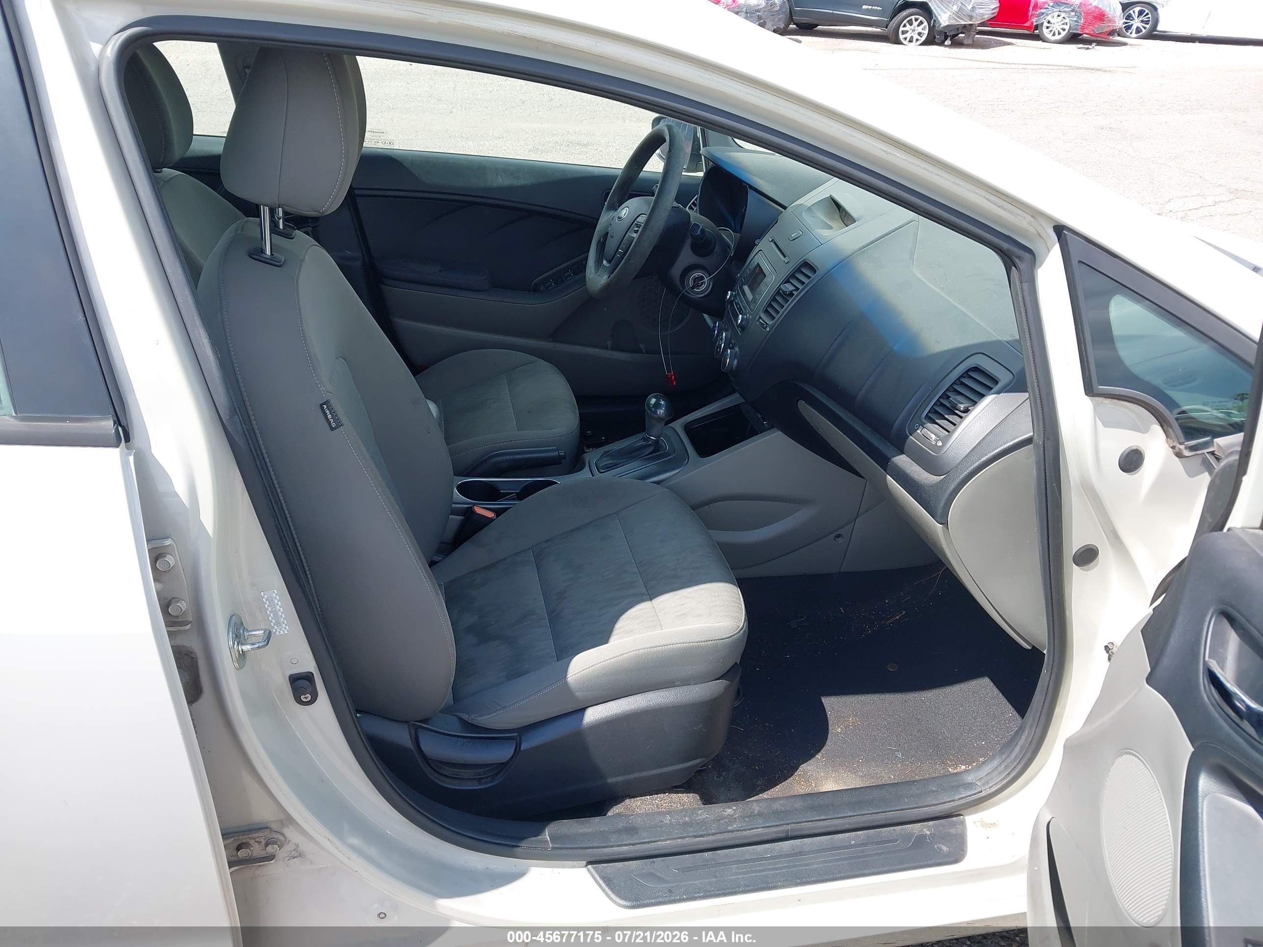 2015 Kia Forte Lx Cream vin: KNAFK4A6XF5322023