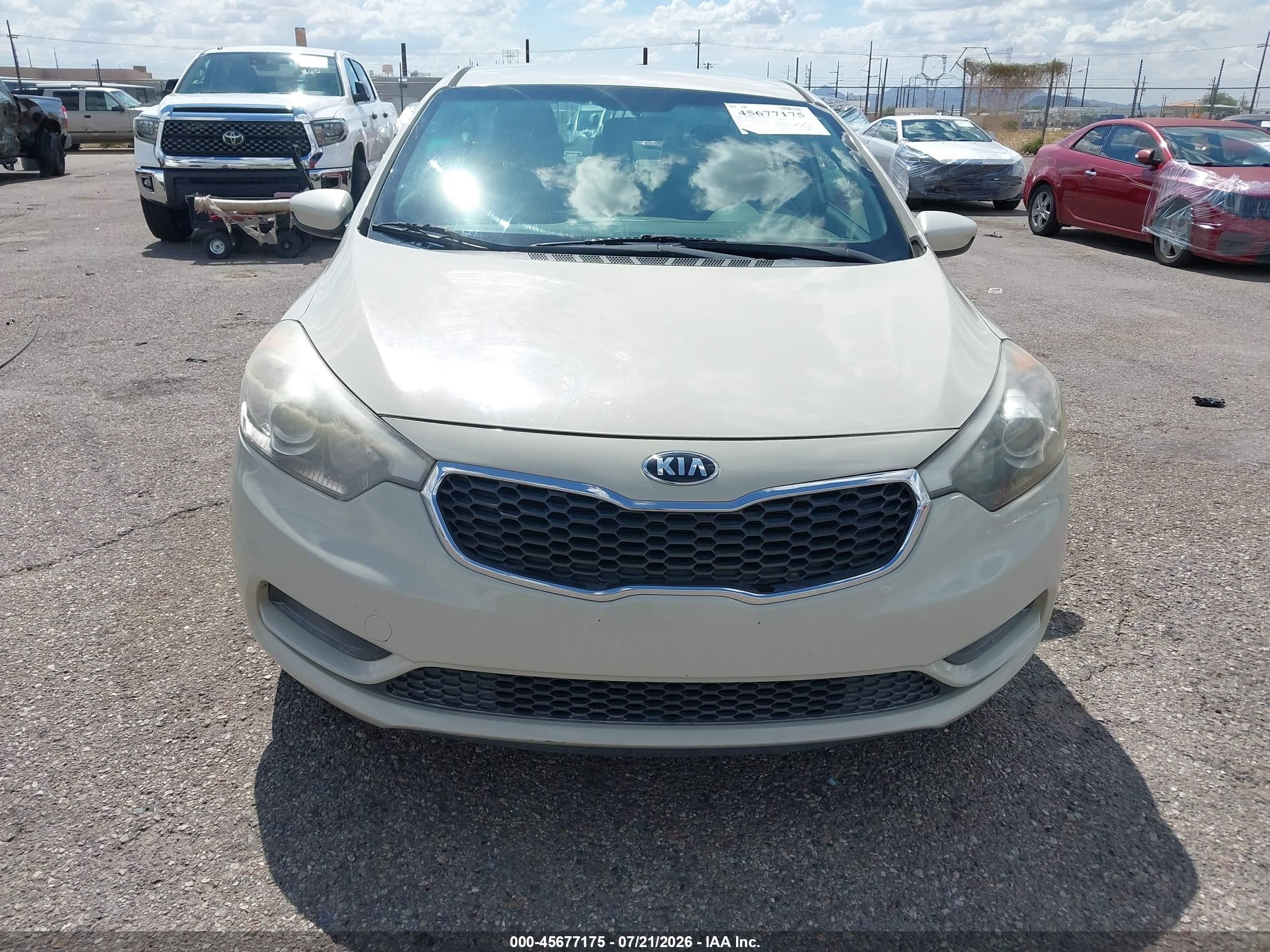 2015 Kia Forte Lx Cream vin: KNAFK4A6XF5322023