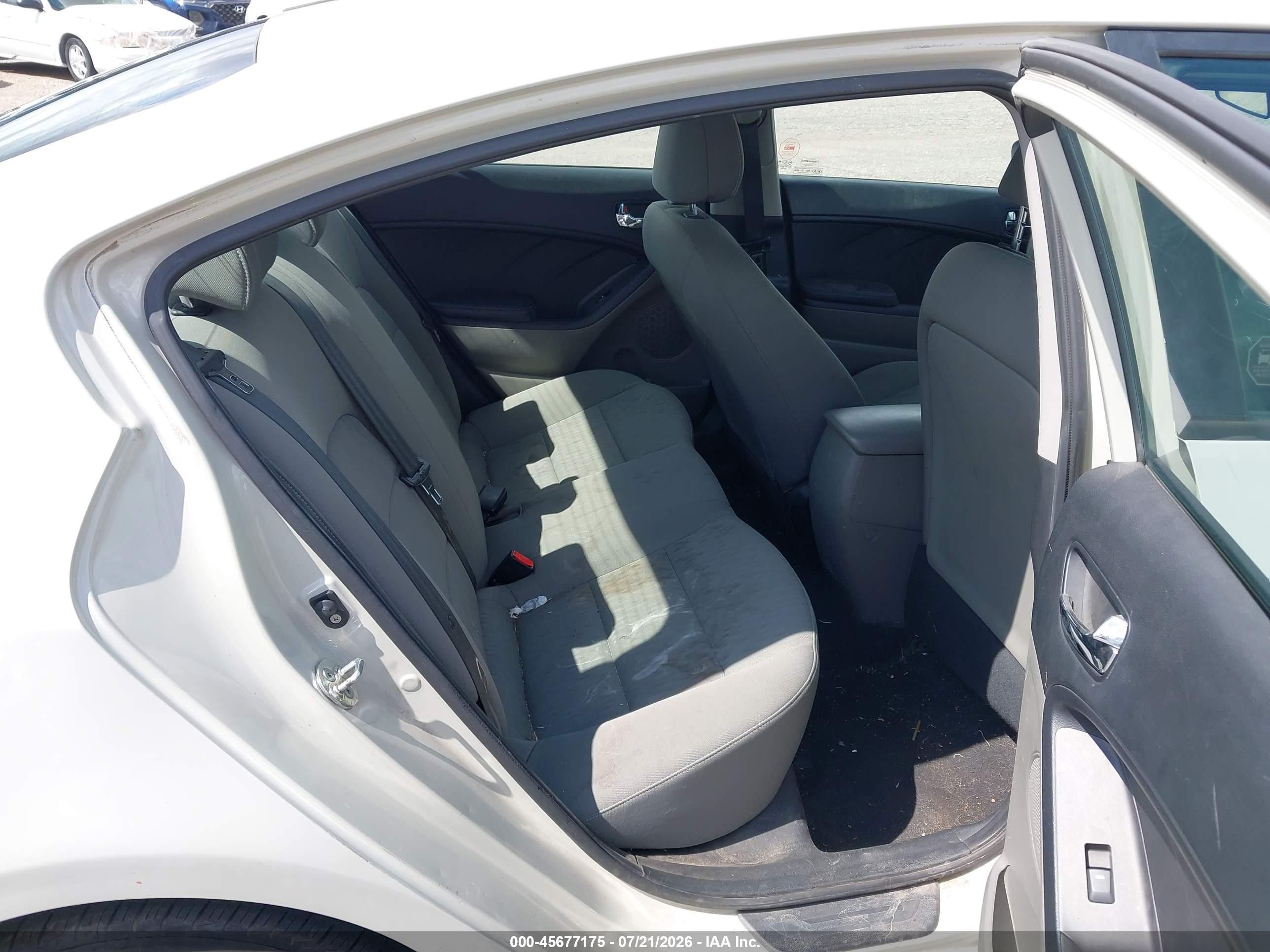 2015 Kia Forte Lx Cream vin: KNAFK4A6XF5322023