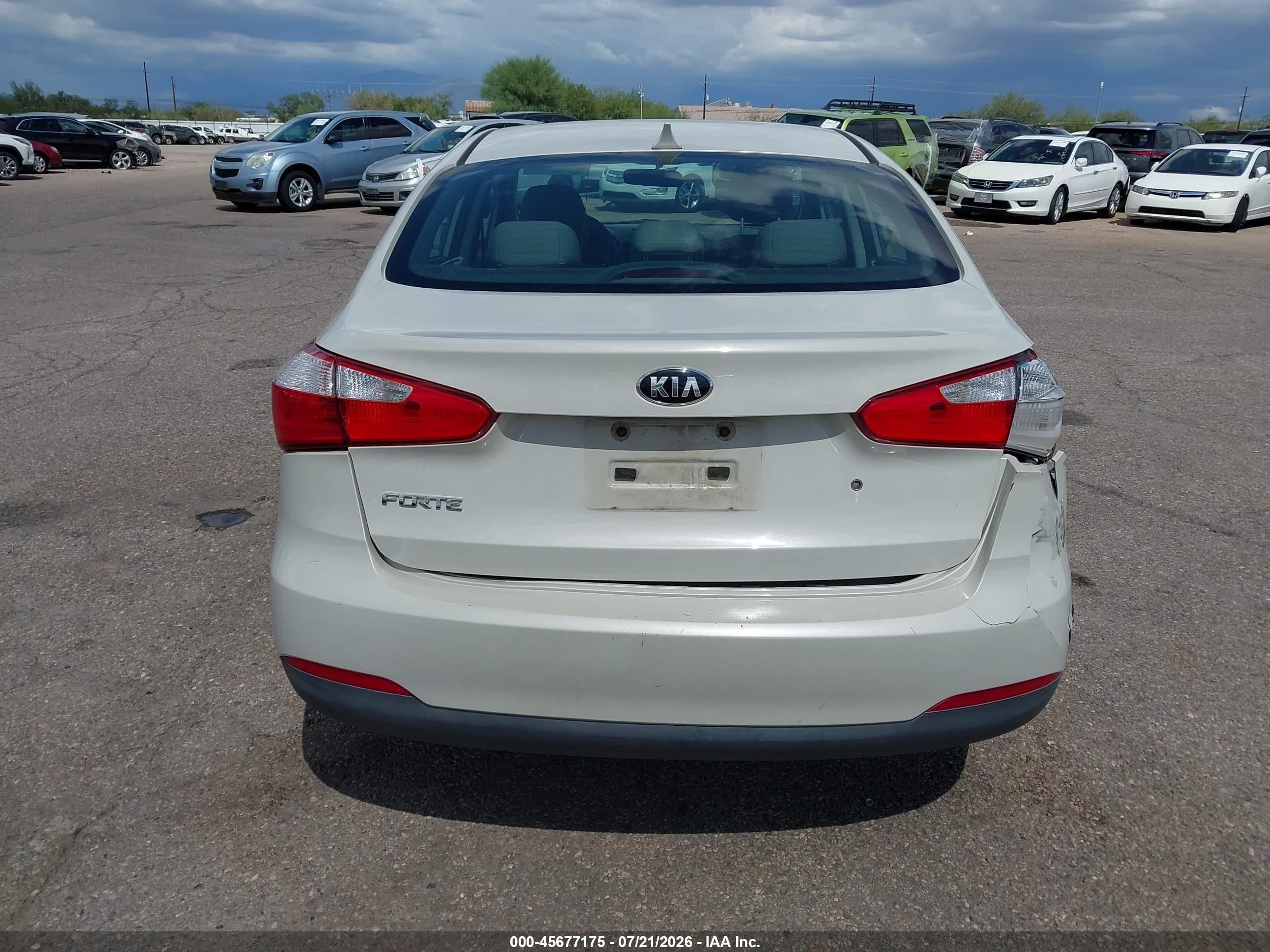 2015 Kia Forte Lx Cream vin: KNAFK4A6XF5322023