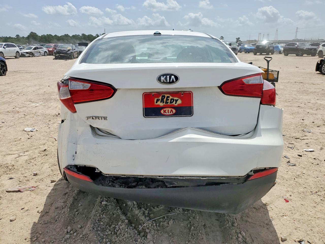 2016 Kia Forte Lx White vin: KNAFK4A6XG5607046