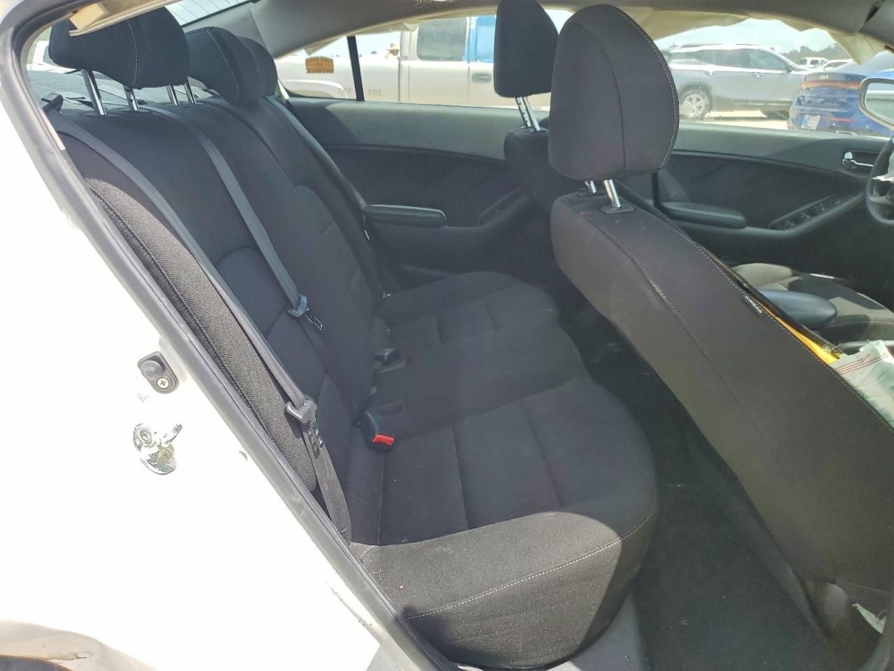 2016 Kia Forte Lx White vin: KNAFK4A6XG5607046