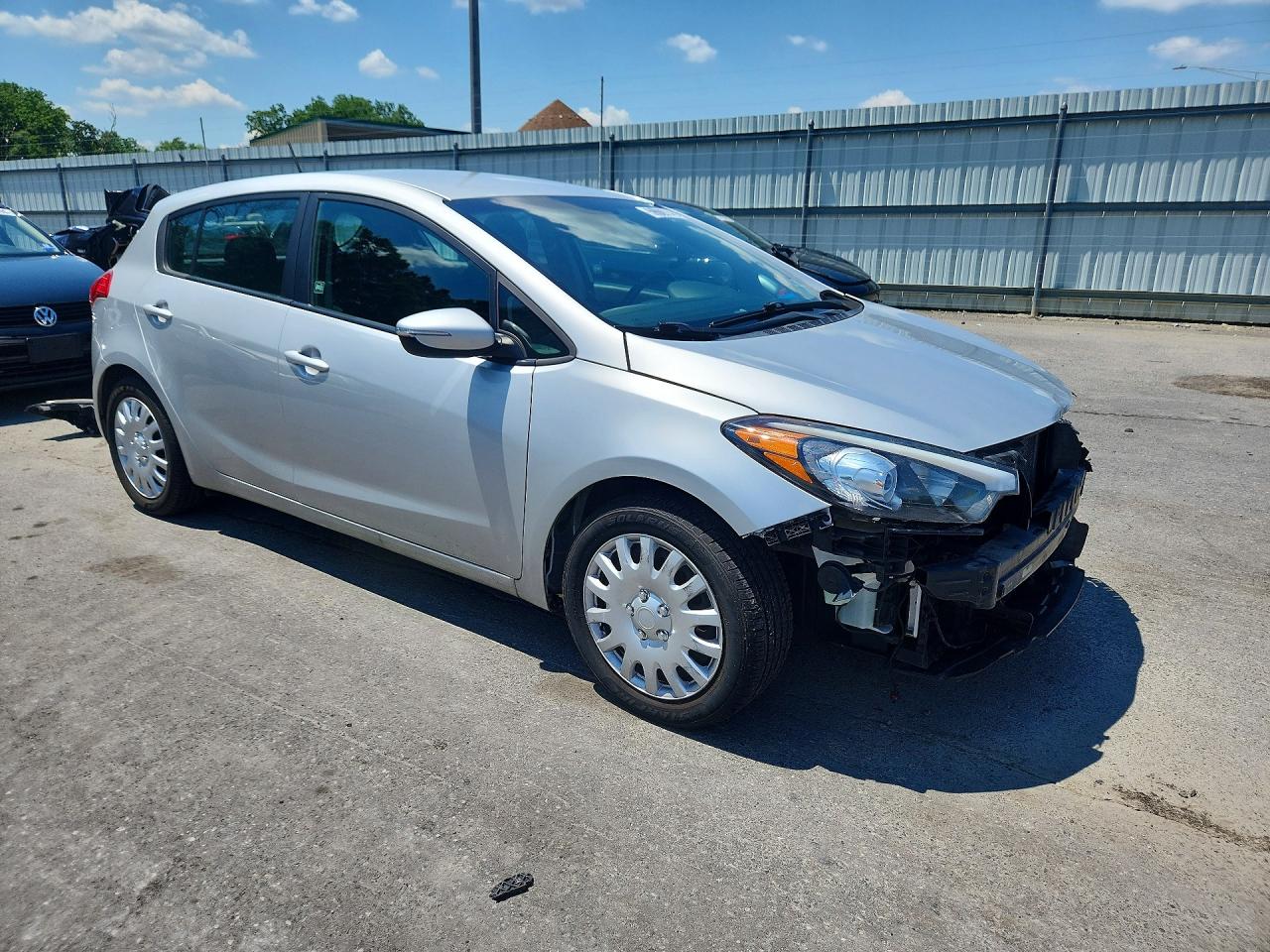 2016 Kia Forte Lx Серебряный vin: KNAFK5A83G5525165
