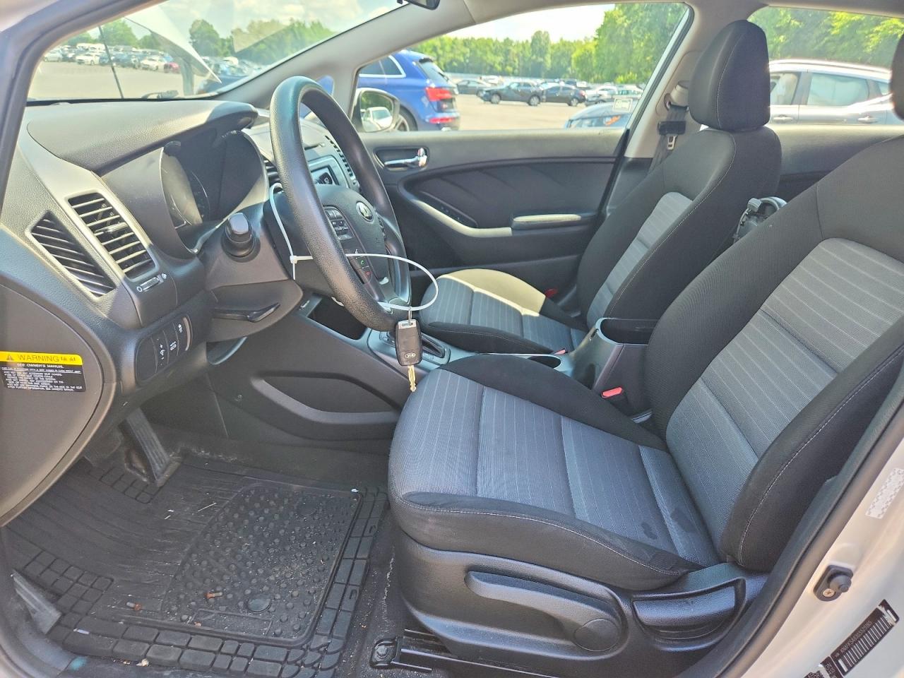 2016 Kia Forte Lx Серебряный vin: KNAFK5A83G5525165