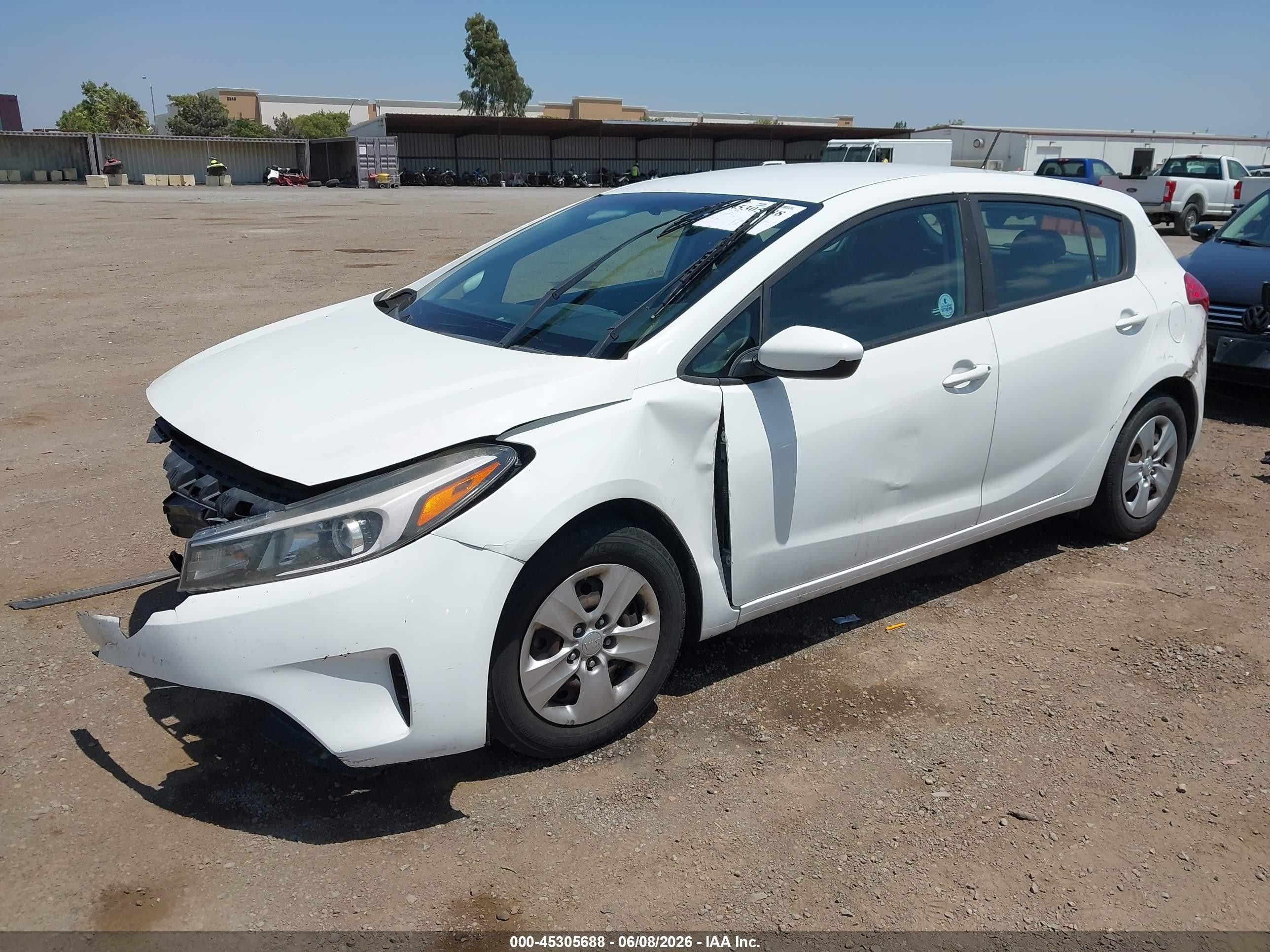 2018 Kia Forte Lx Белый vin: KNAFK5A85J5773182
