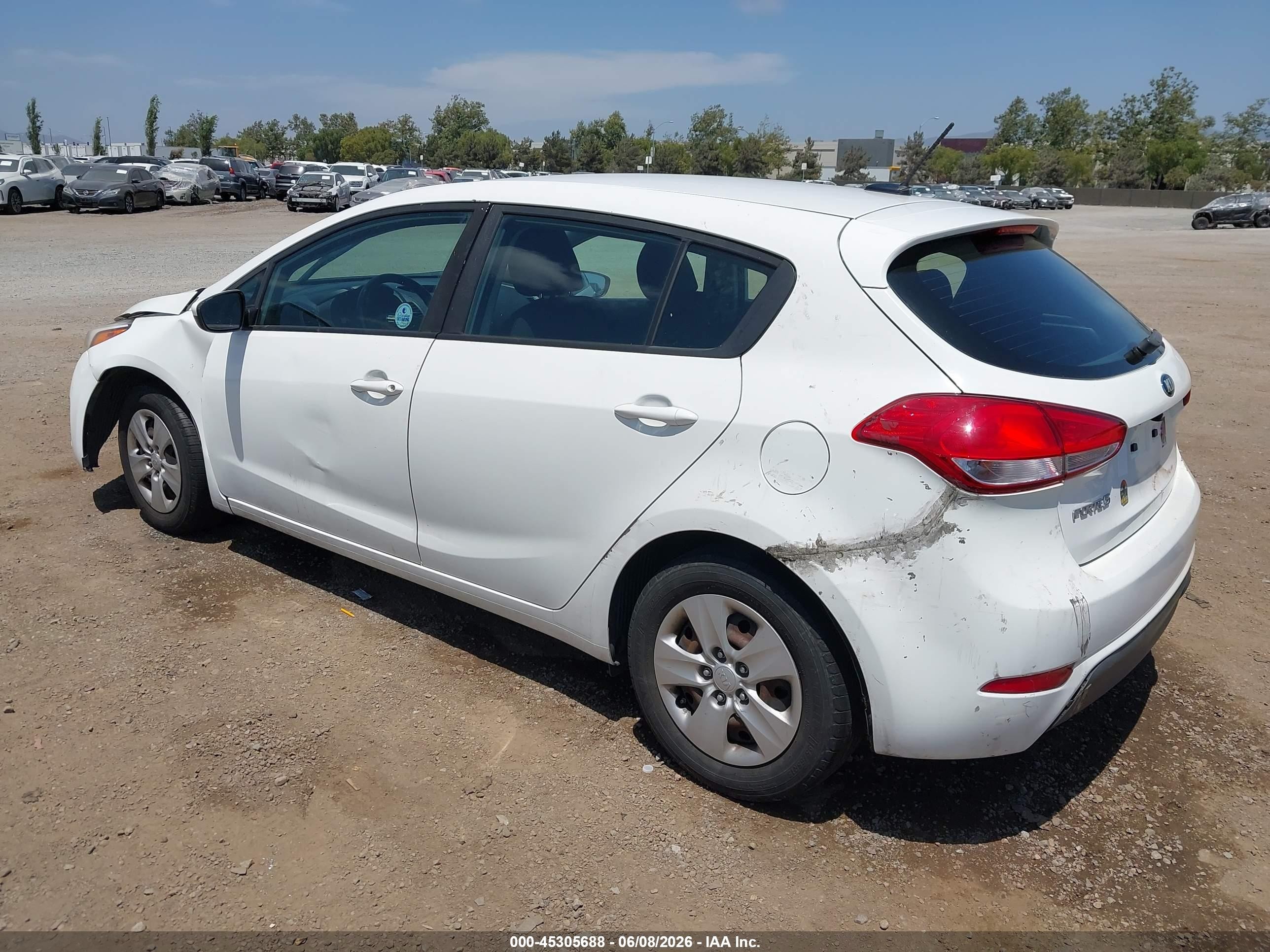 2018 Kia Forte Lx Белый vin: KNAFK5A85J5773182