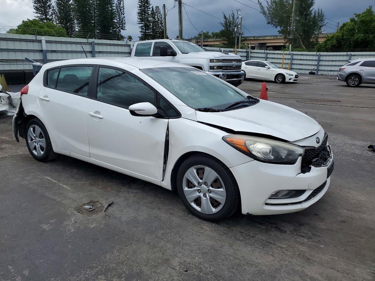 2016 Kia Forte Lx White vin: KNAFK5A86G5636616