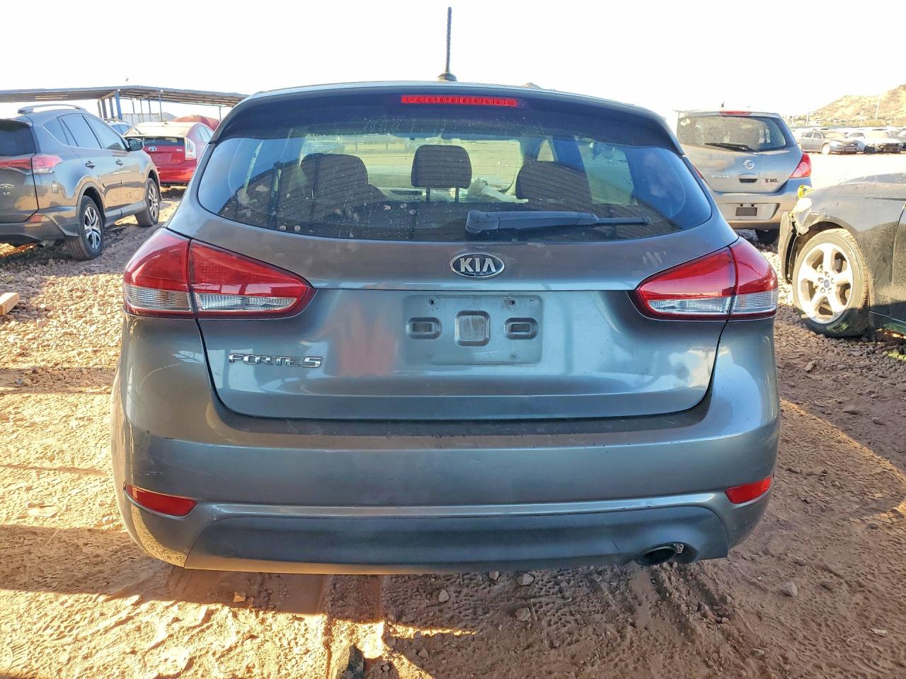 2016 Kia Forte Lx Серый vin: KNAFK5A88G5586219