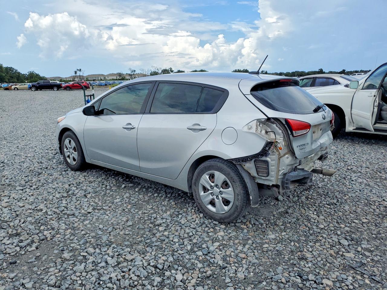 2017 Kia Forte5 Lx Silver vin: KNAFK5A8XH5692186