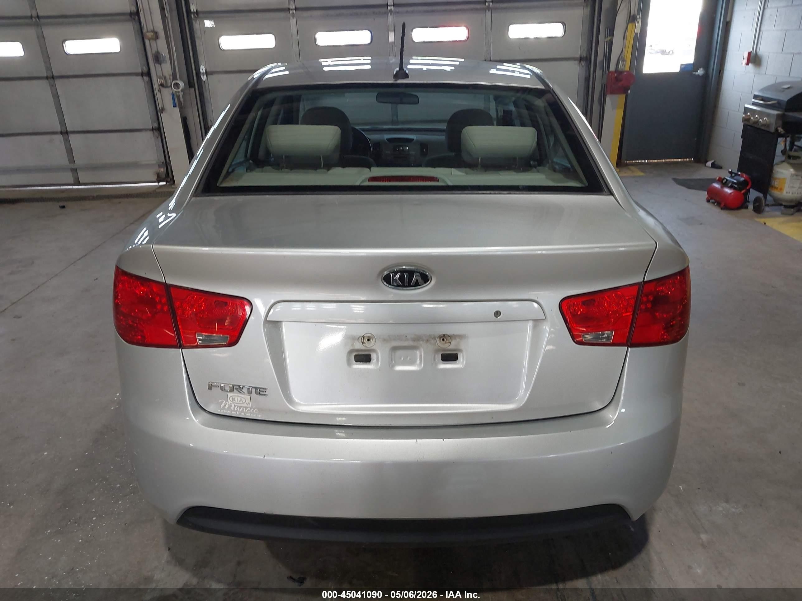 2012 Kia Forte Lx Silver vin: KNAFT4A21C5620885