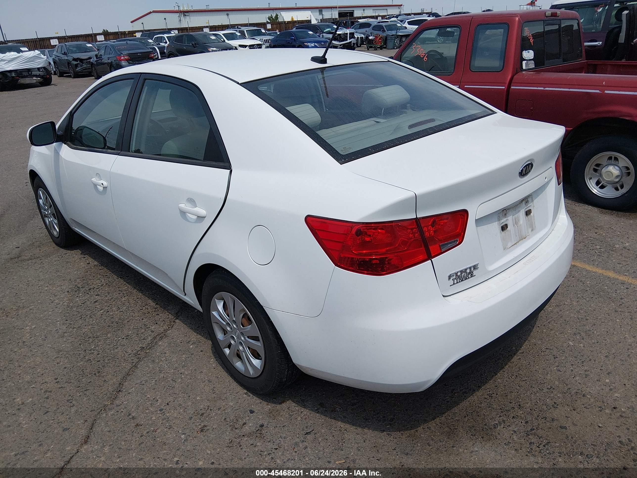 2013 Kia Forte Lx White vin: KNAFT4A22D5715263