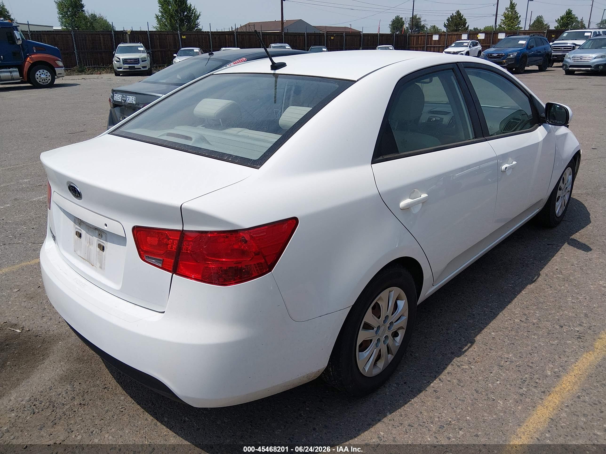 2013 Kia Forte Lx White vin: KNAFT4A22D5715263
