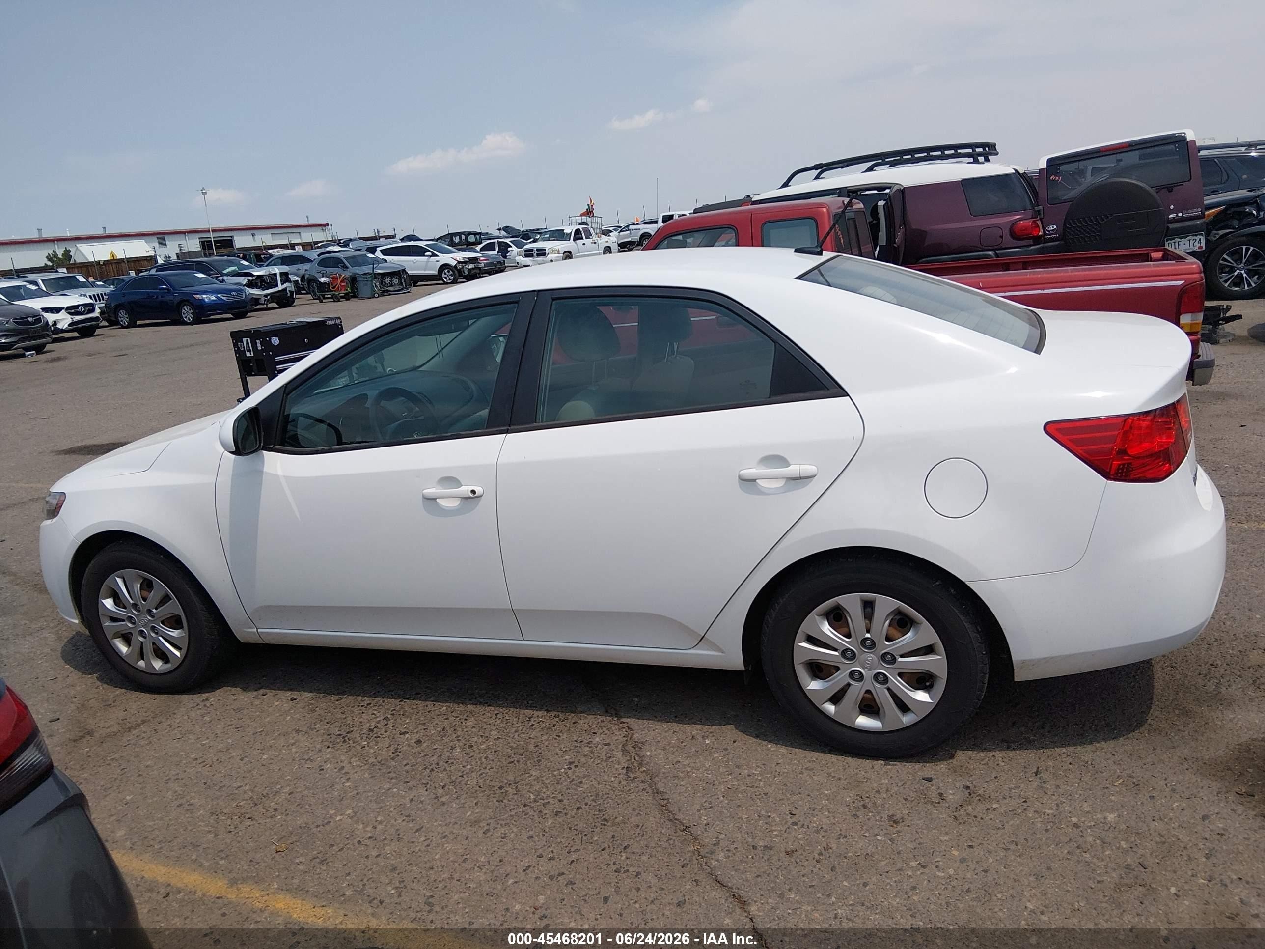 2013 Kia Forte Lx White vin: KNAFT4A22D5715263