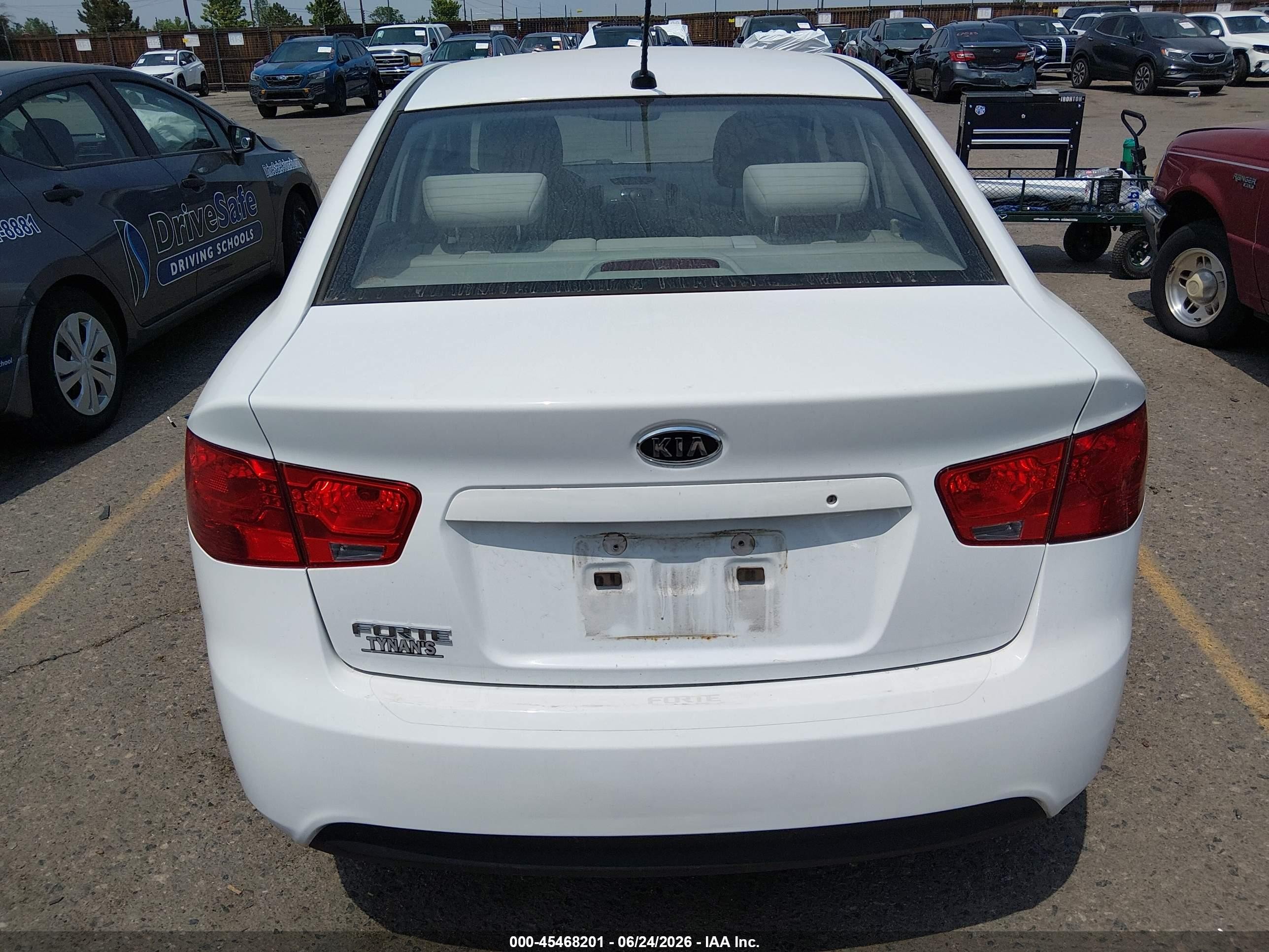 2013 Kia Forte Lx White vin: KNAFT4A22D5715263