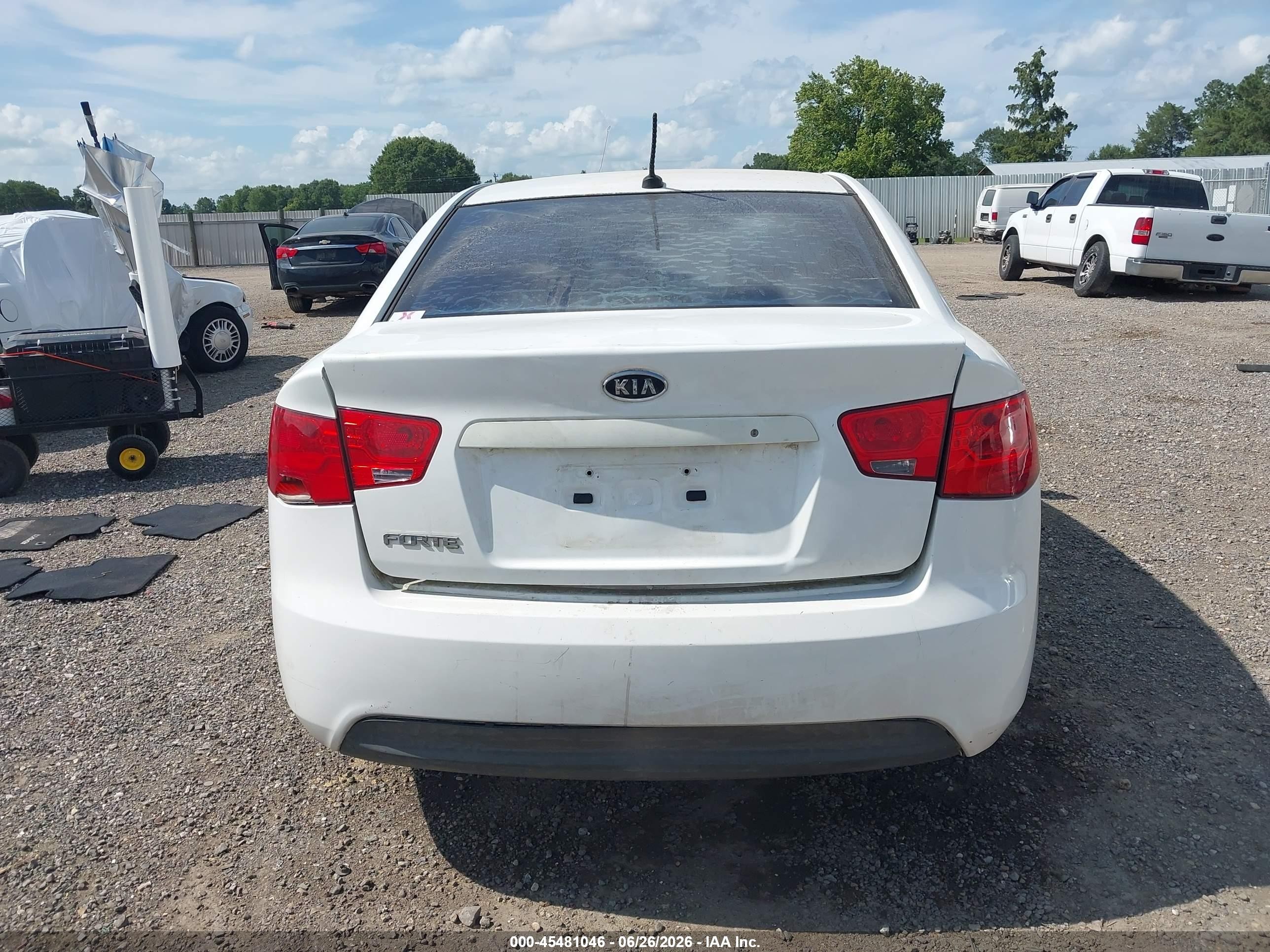 2010 Kia Forte Lx White vin: KNAFT4A23A5063538