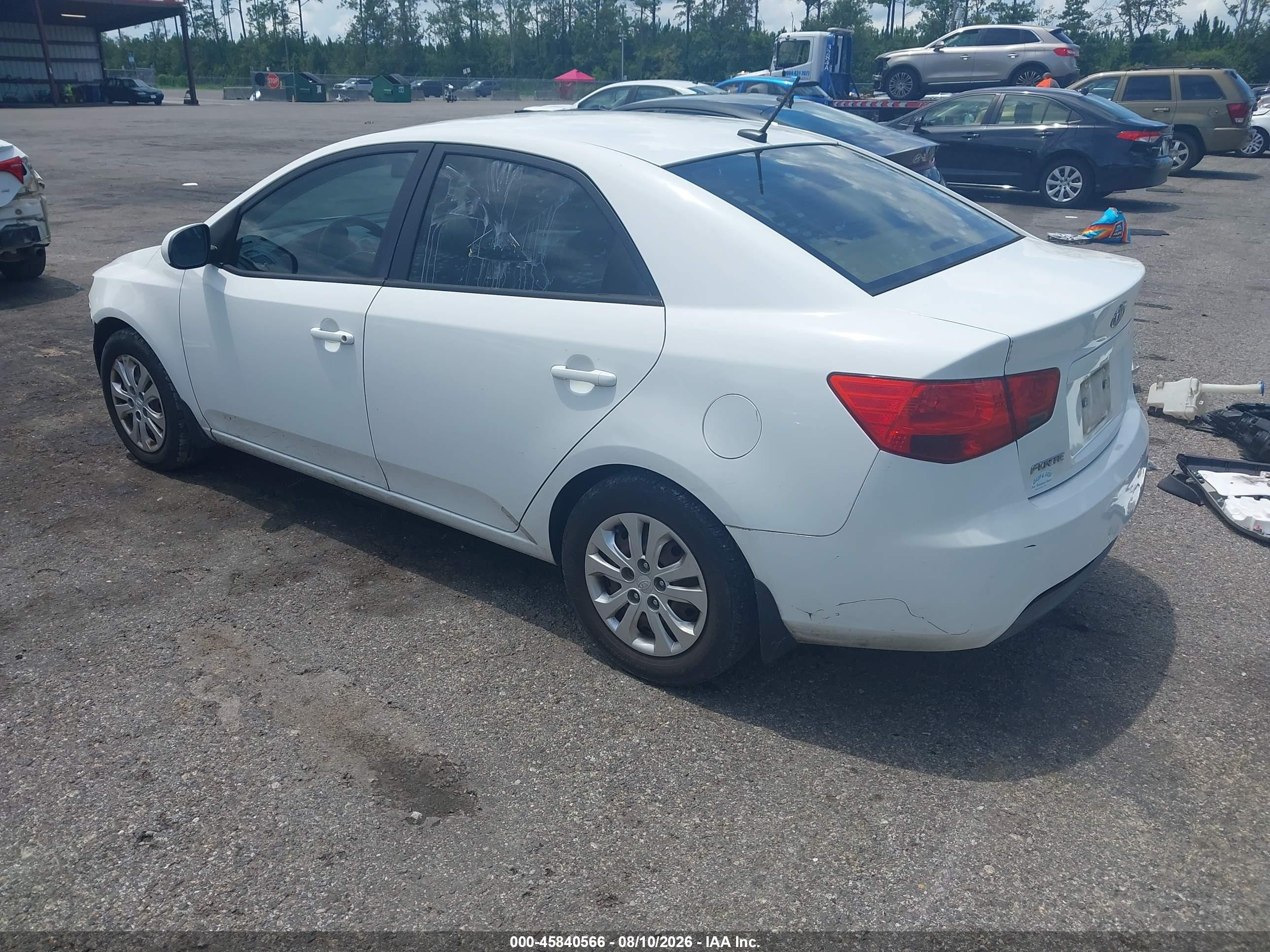 2011 Kia Forte Lx White vin: KNAFT4A23B5434487