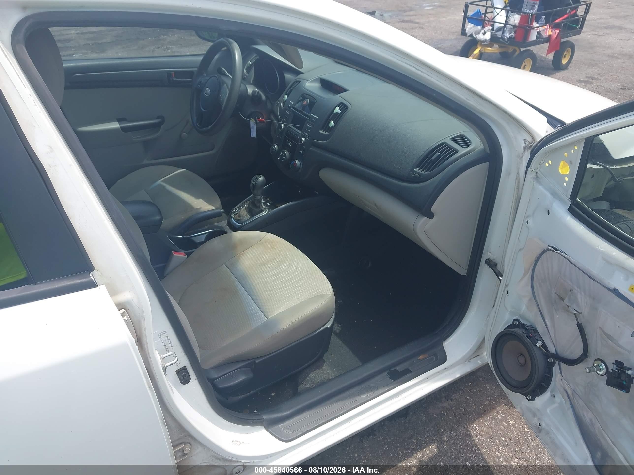 2011 Kia Forte Lx White vin: KNAFT4A23B5434487