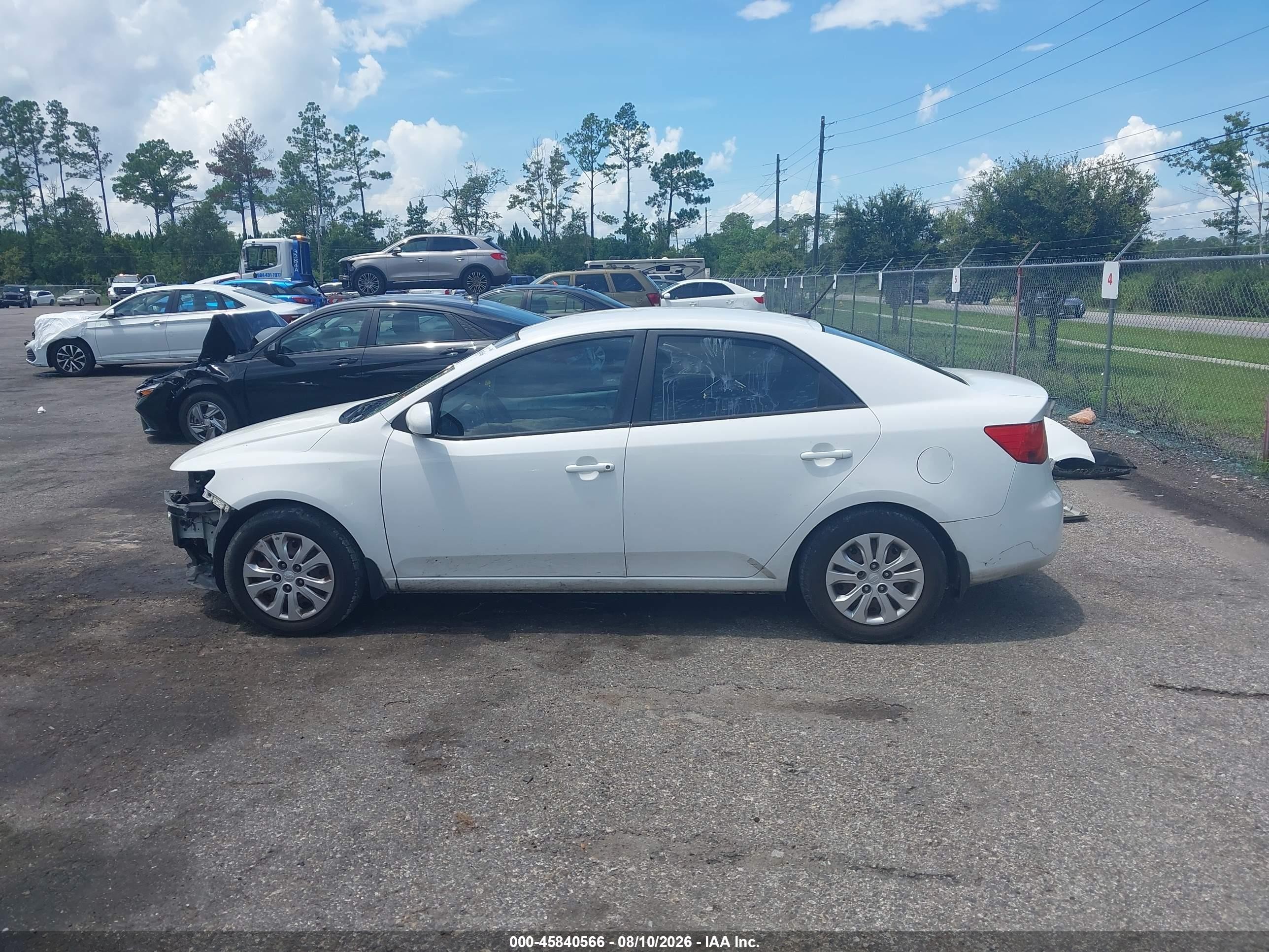 2011 Kia Forte Lx White vin: KNAFT4A23B5434487