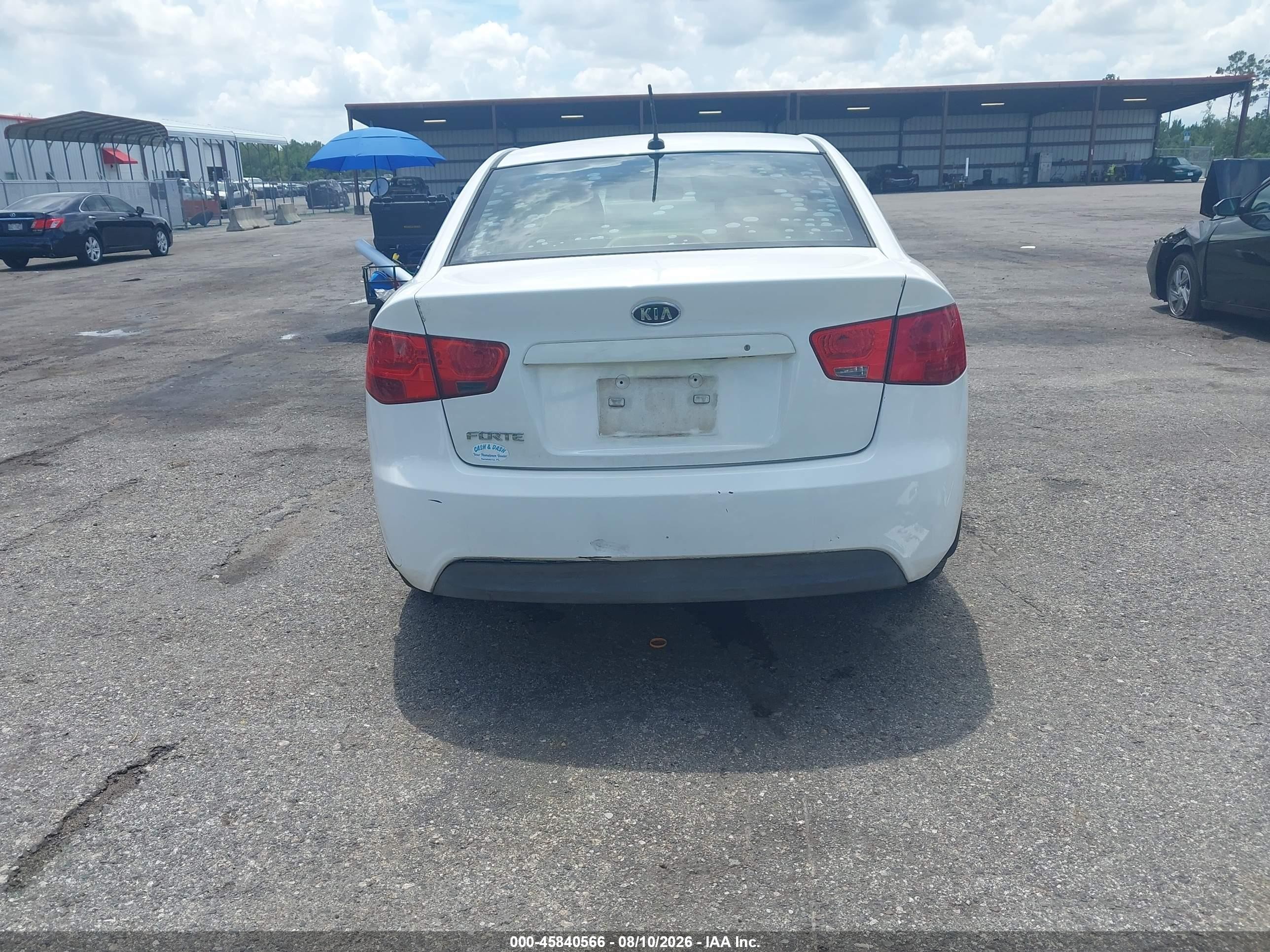 2011 Kia Forte Lx White vin: KNAFT4A23B5434487
