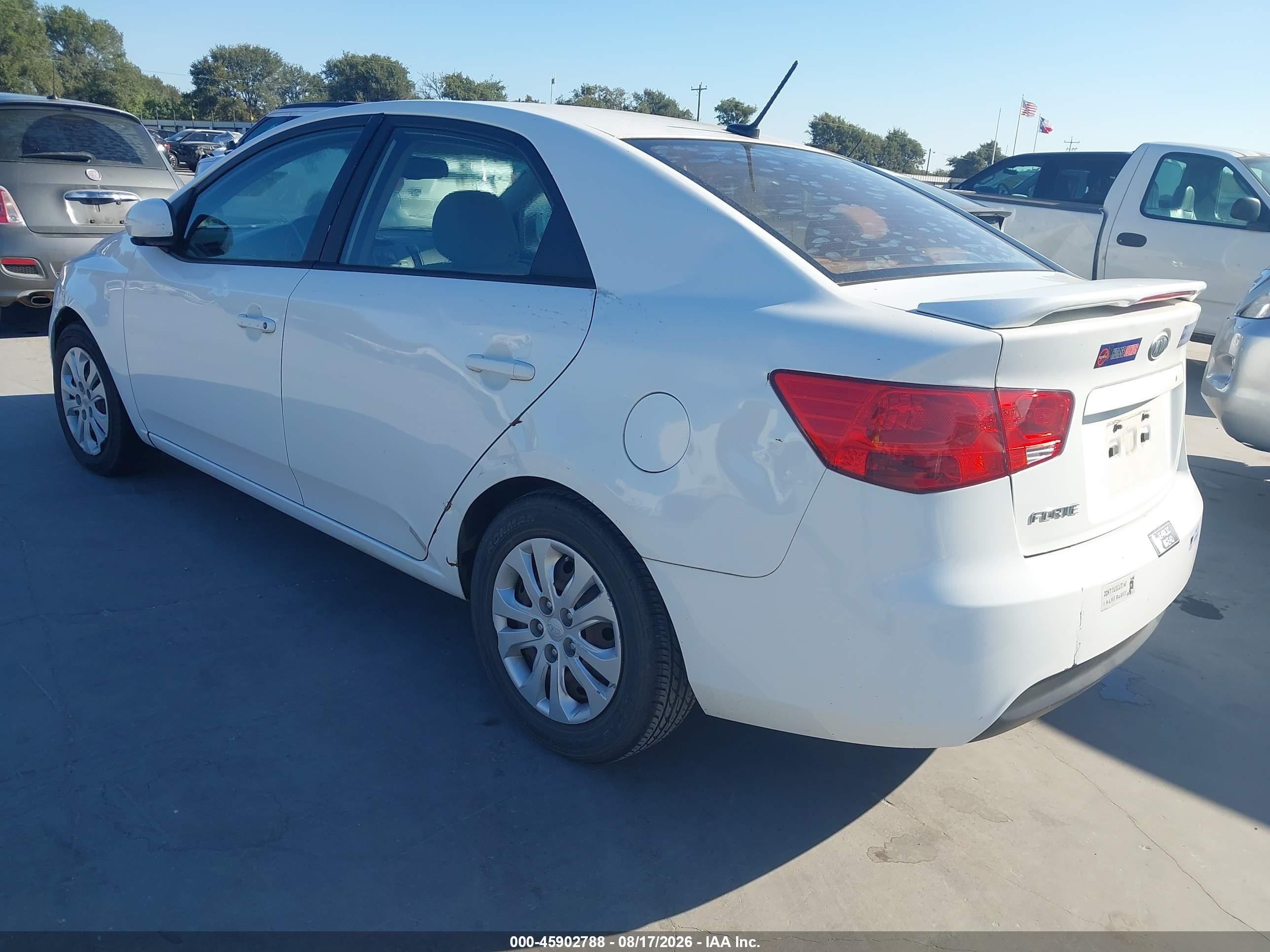 2011 Kia Forte Lx White vin: KNAFT4A23B5885855