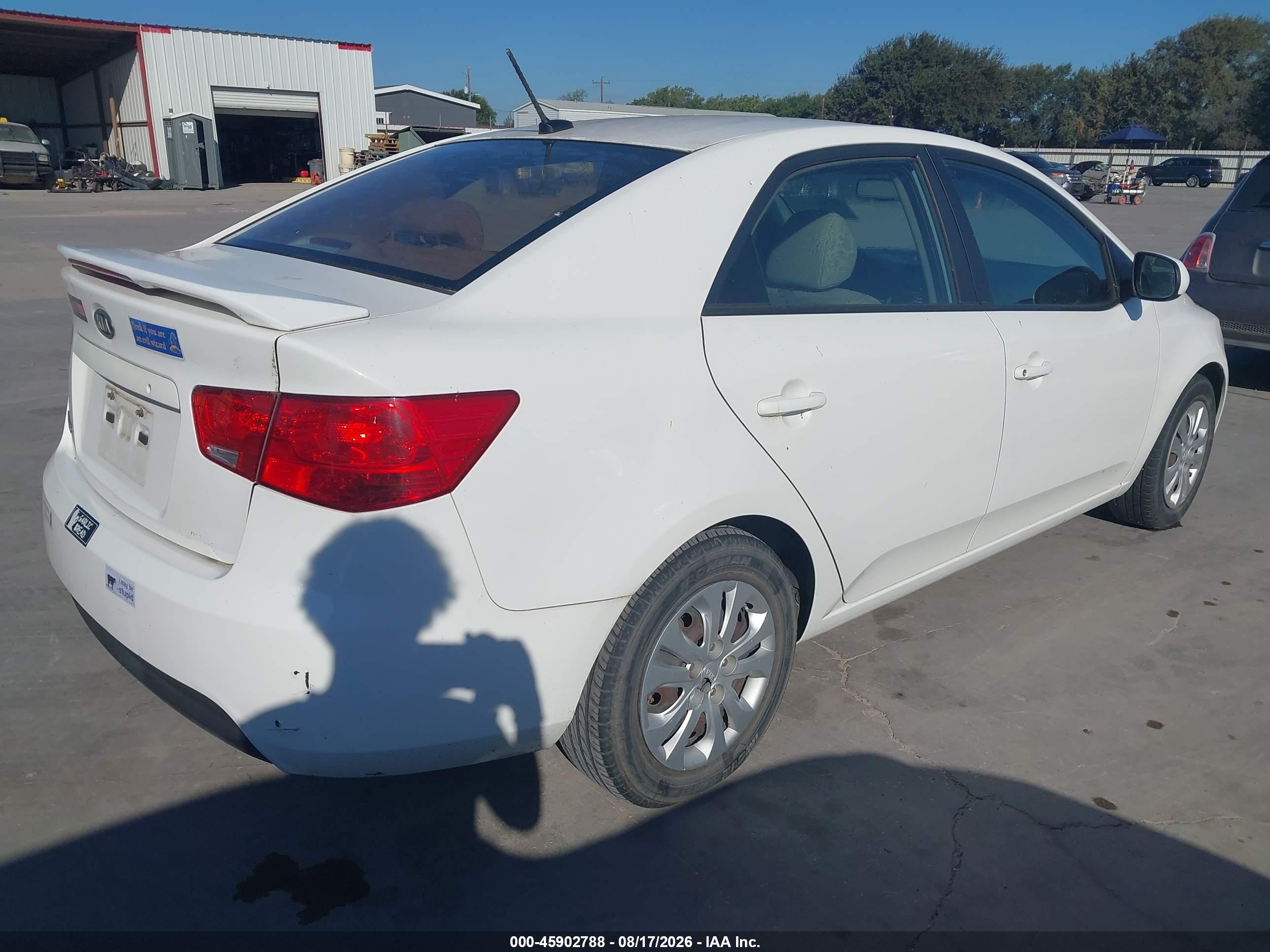 2011 Kia Forte Lx White vin: KNAFT4A23B5885855