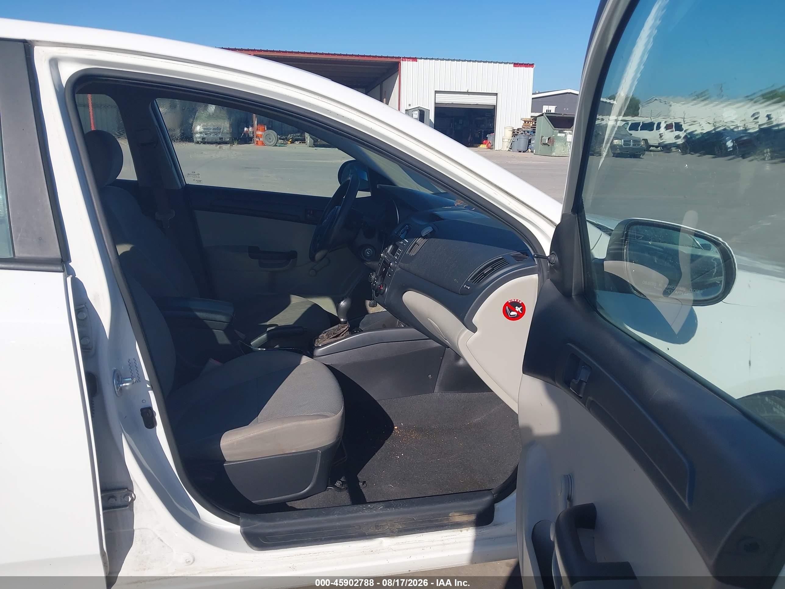 2011 Kia Forte Lx White vin: KNAFT4A23B5885855