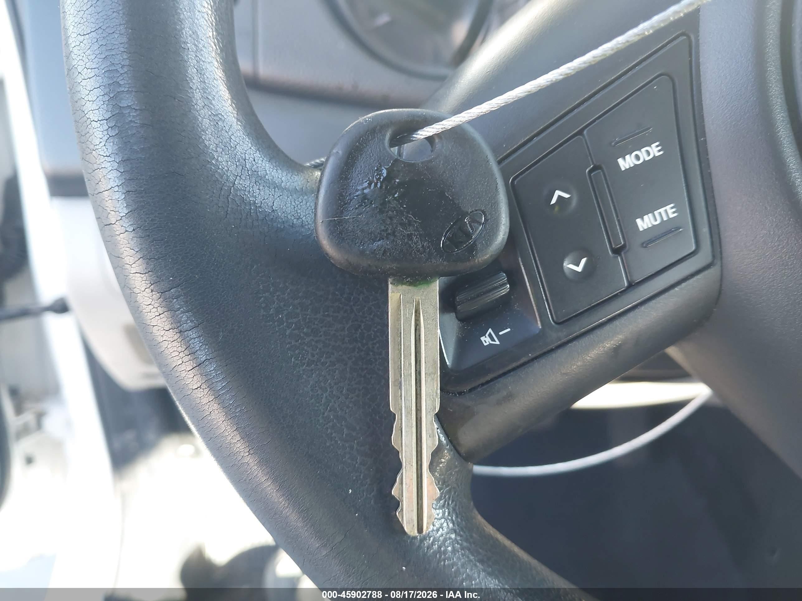 2011 Kia Forte Lx White vin: KNAFT4A23B5885855