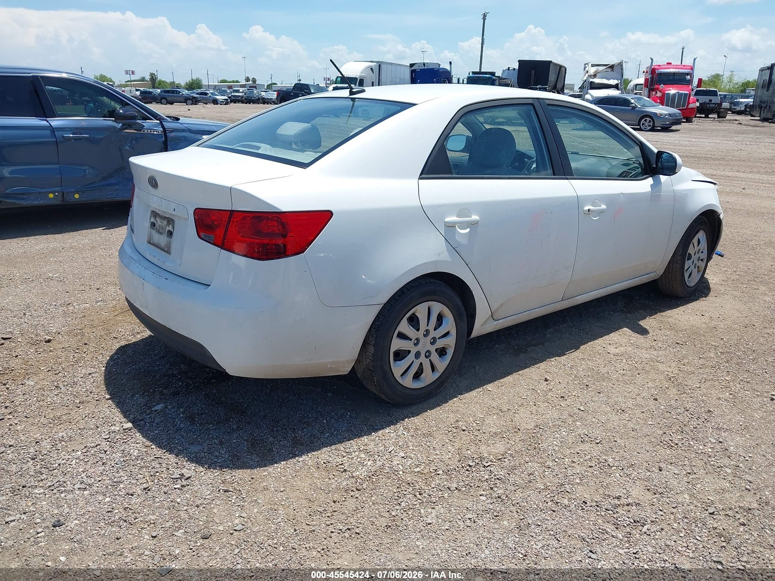 2010 Kia Forte Lx White vin: KNAFT4A26A5078681