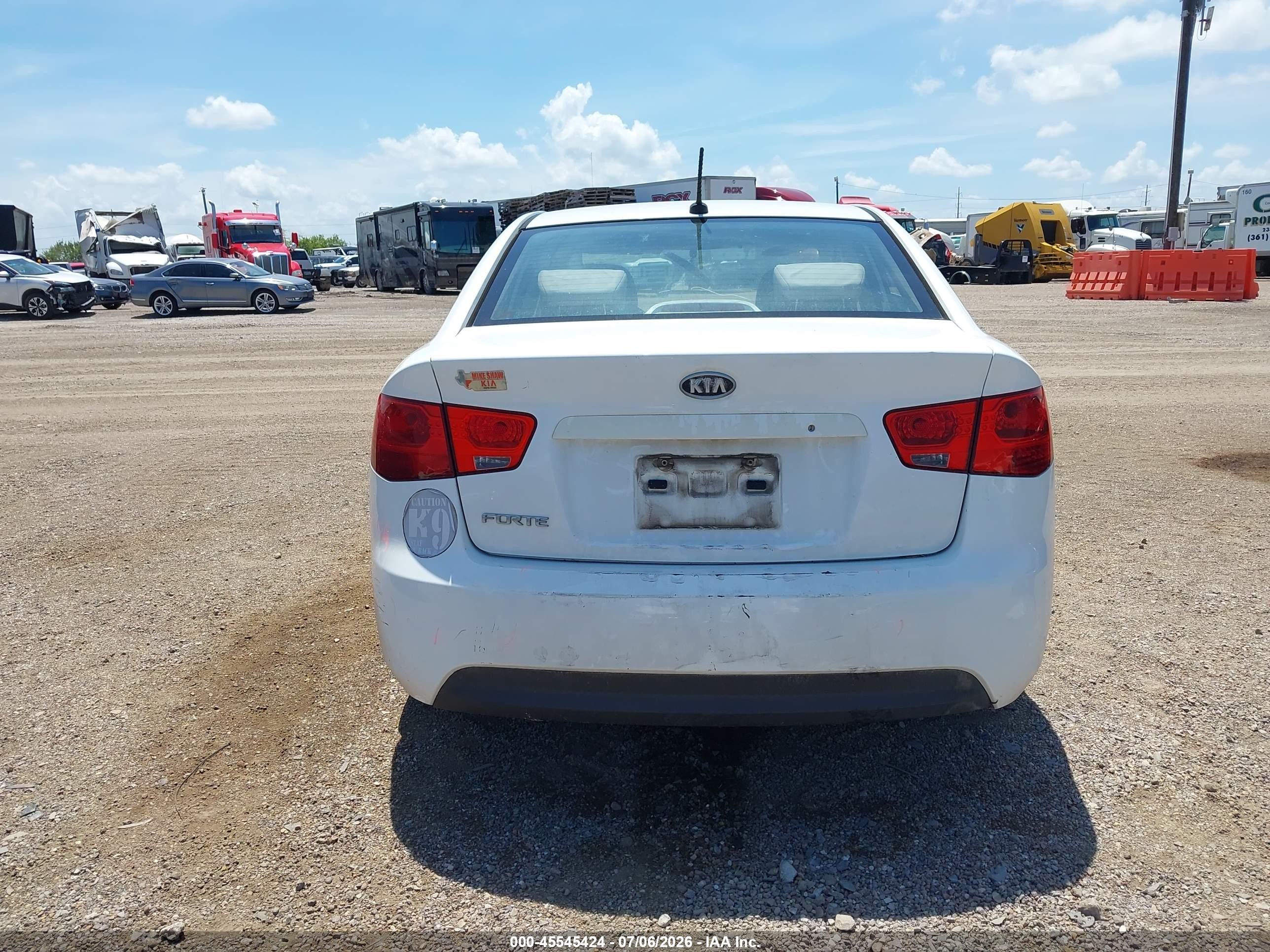 2010 Kia Forte Lx White vin: KNAFT4A26A5078681