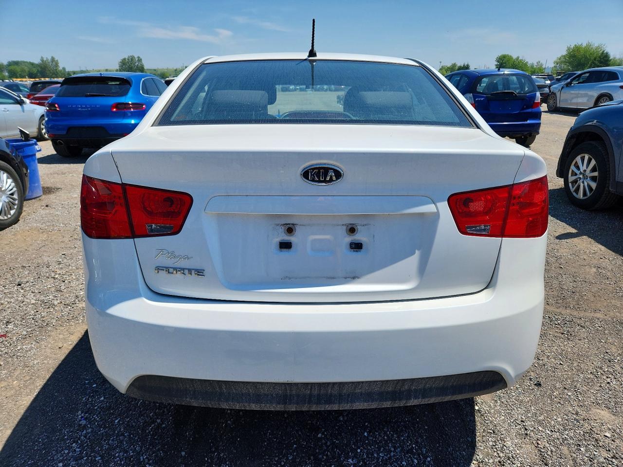 2011 Kia Forte Lx White vin: KNAFT4A26B5349014