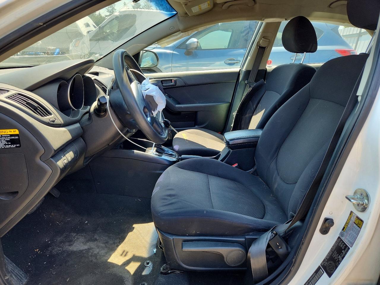 2011 Kia Forte Lx White vin: KNAFT4A26B5349014