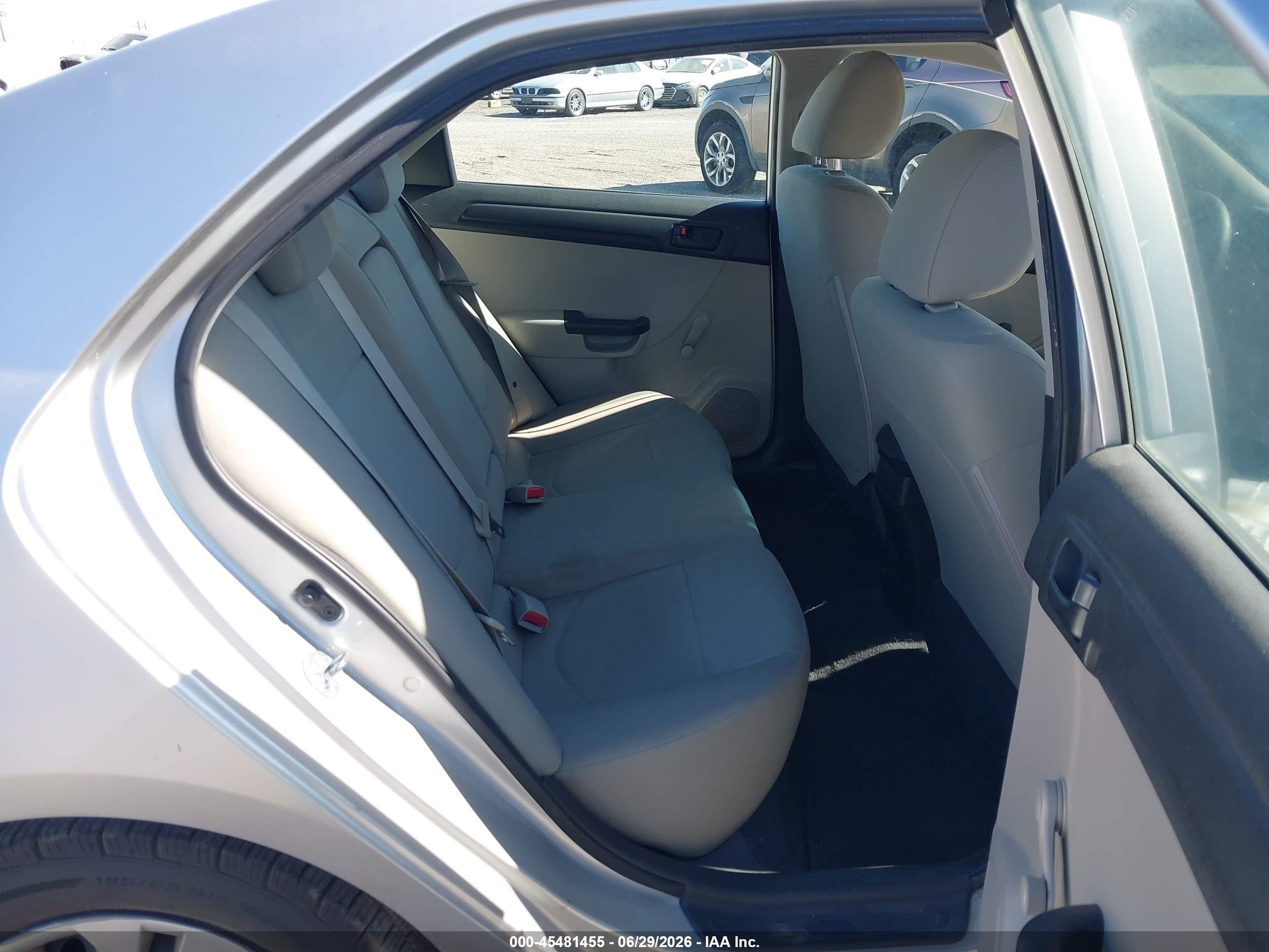 2011 Kia Forte Lx Silver vin: KNAFT4A28B5359463