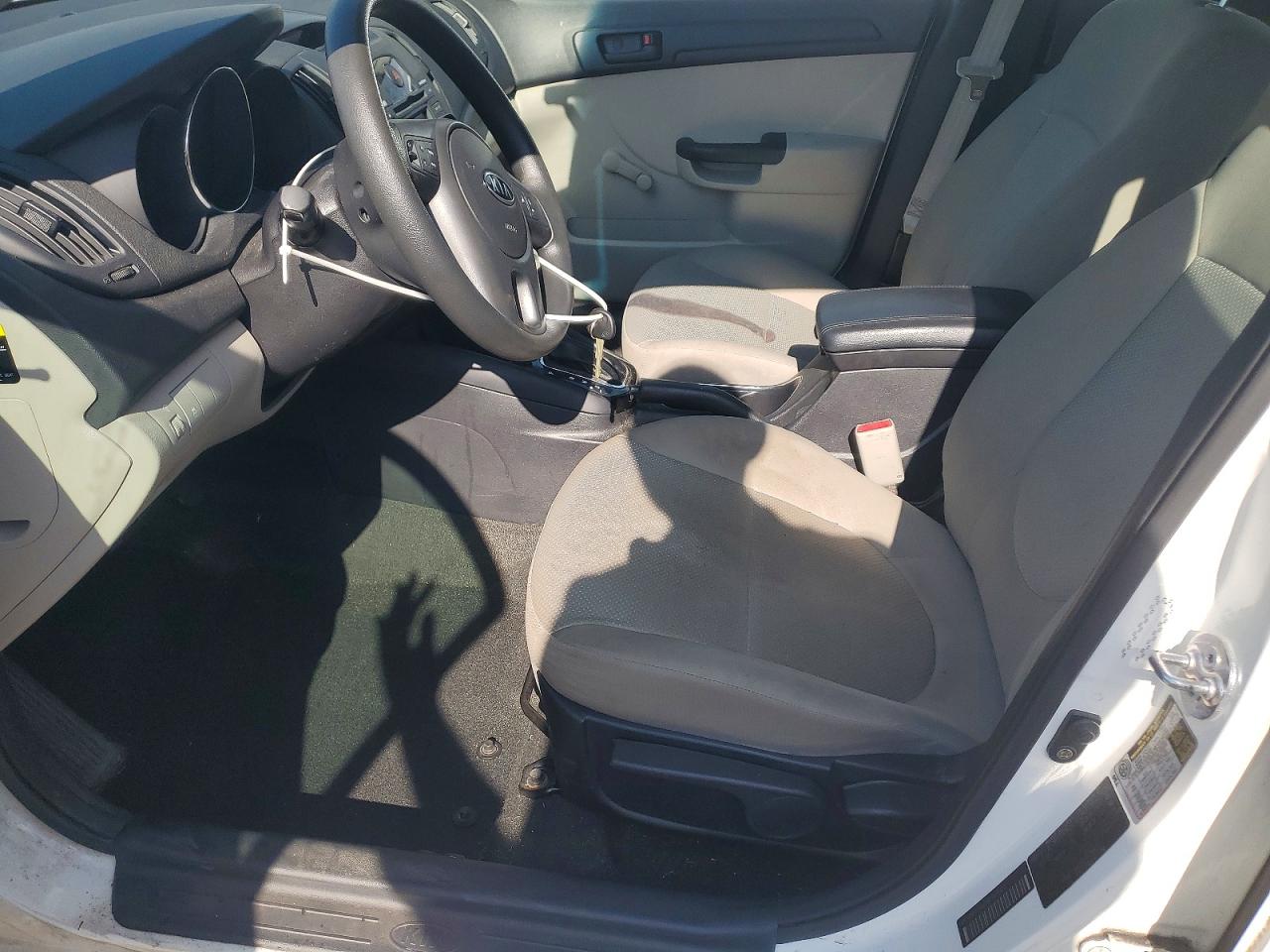 2013 Kia Forte Lx White vin: KNAFT4A29D5678471