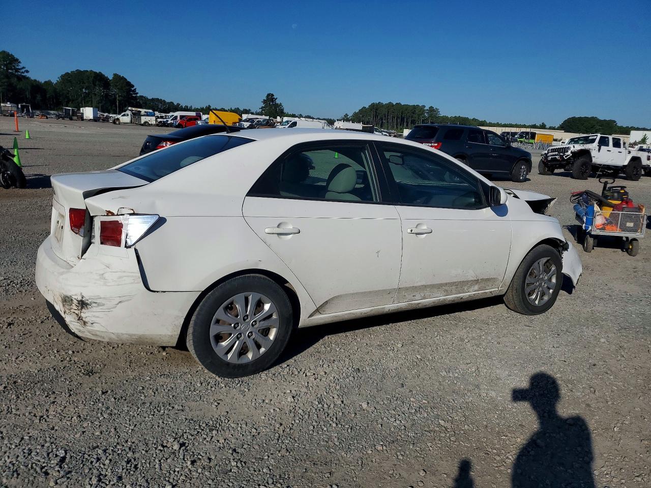 2011 Kia Forte Lx Белый vin: KNAFT4A2XB5444613