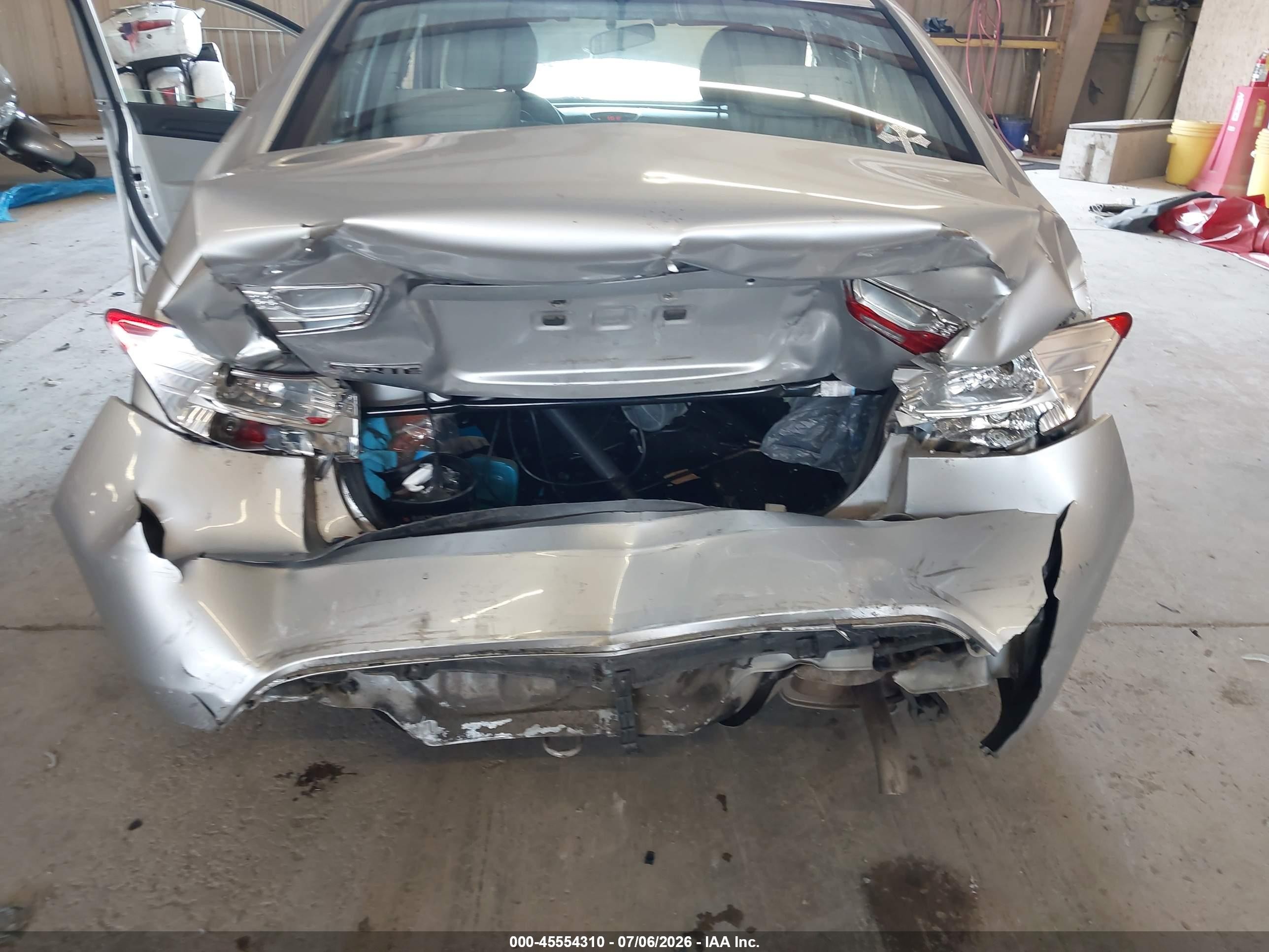 2012 Kia Forte Lx Серебряный vin: KNAFT4A2XC5583996