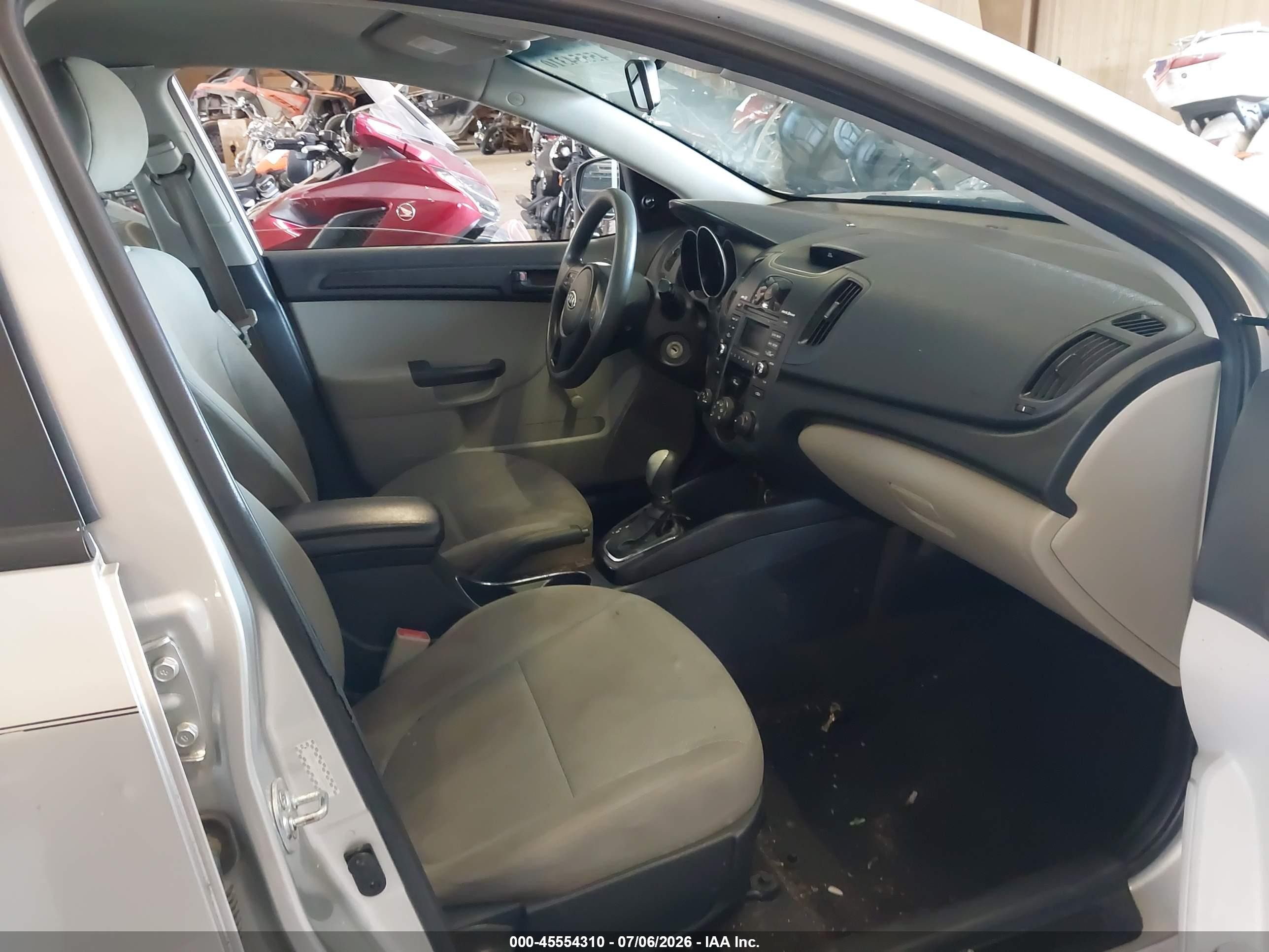 2012 Kia Forte Lx Серебряный vin: KNAFT4A2XC5583996
