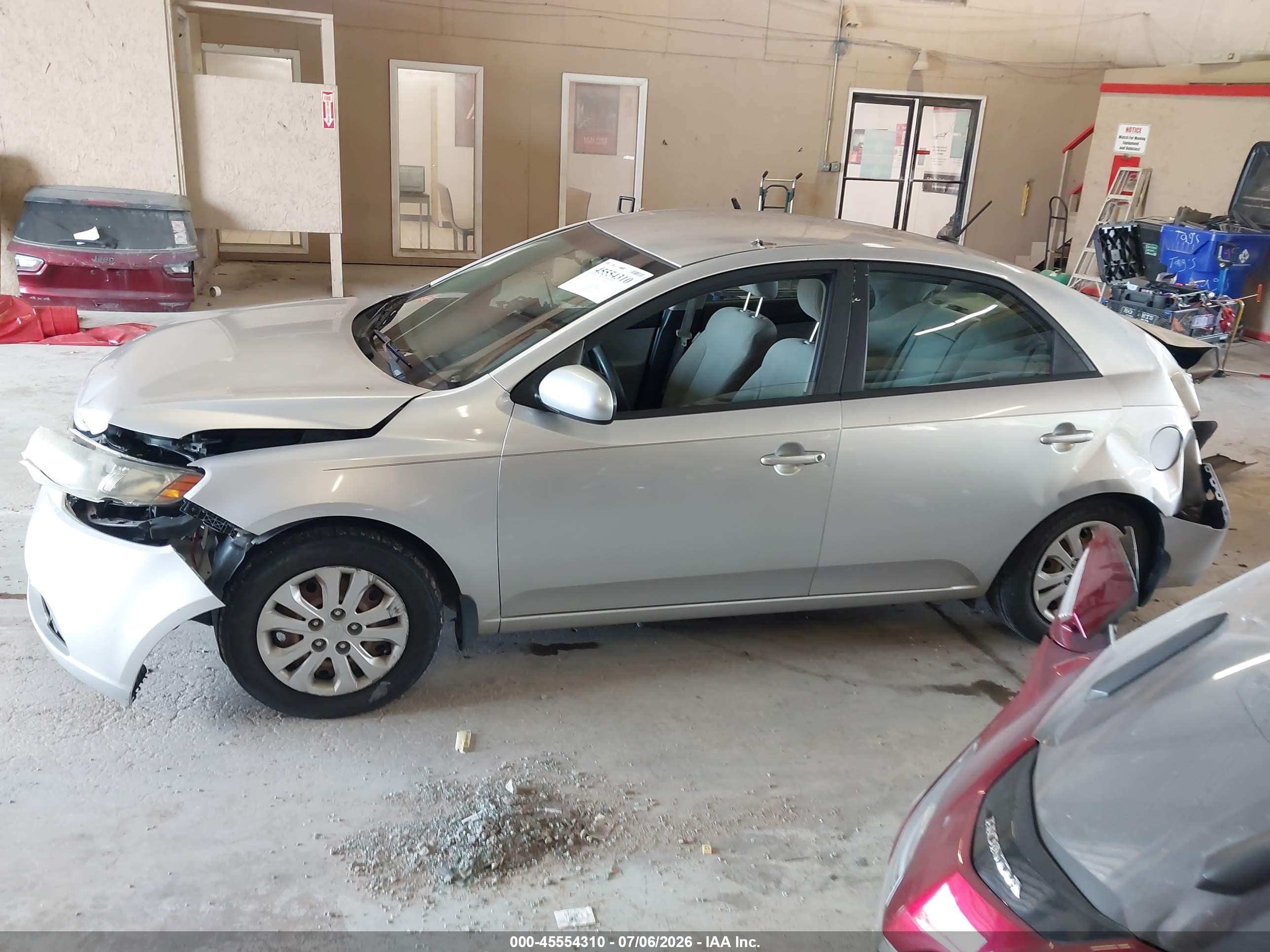 2012 Kia Forte Lx Серебряный vin: KNAFT4A2XC5583996