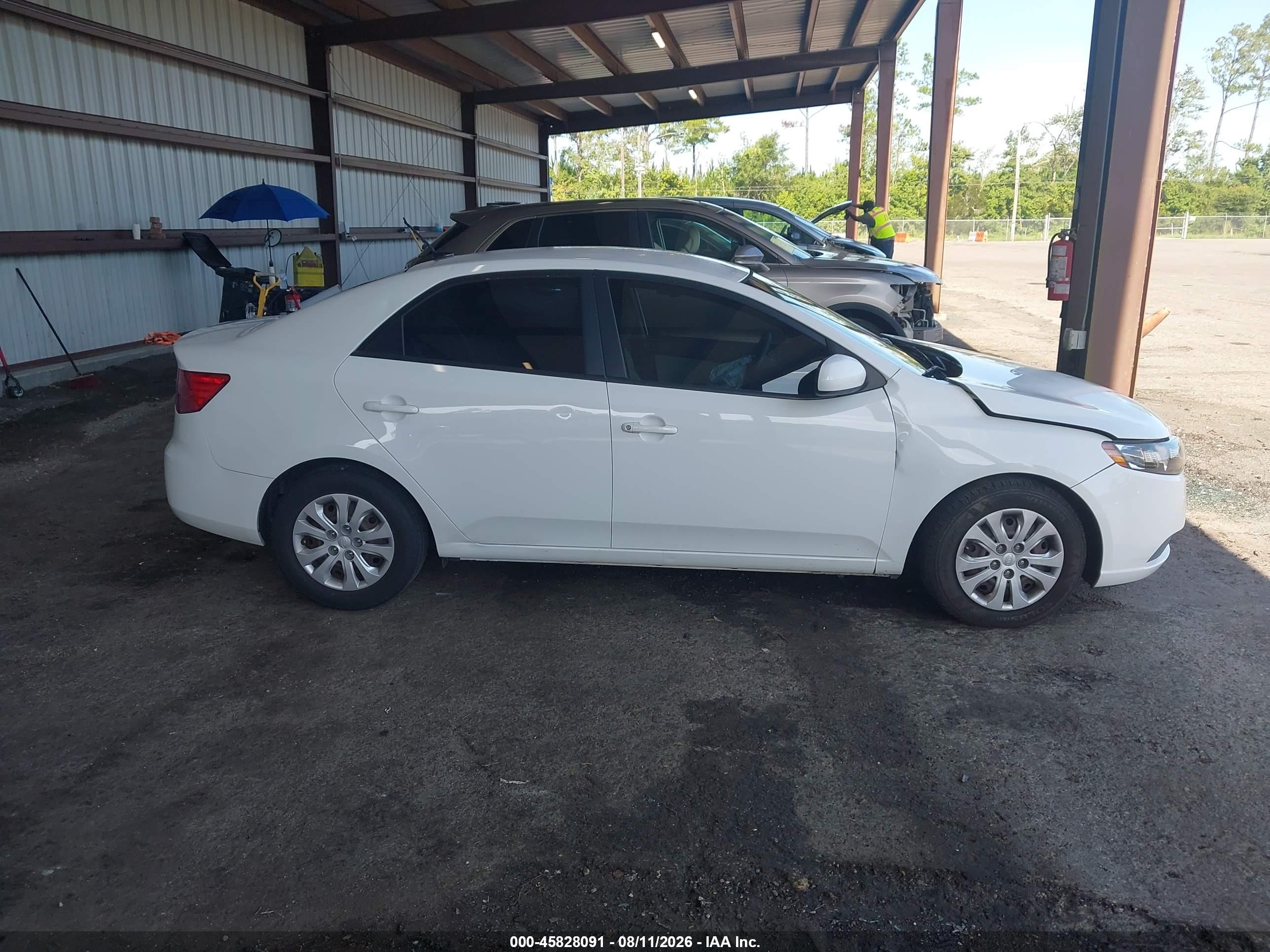 2013 Kia Forte Lx White vin: KNAFT4A2XD5722123