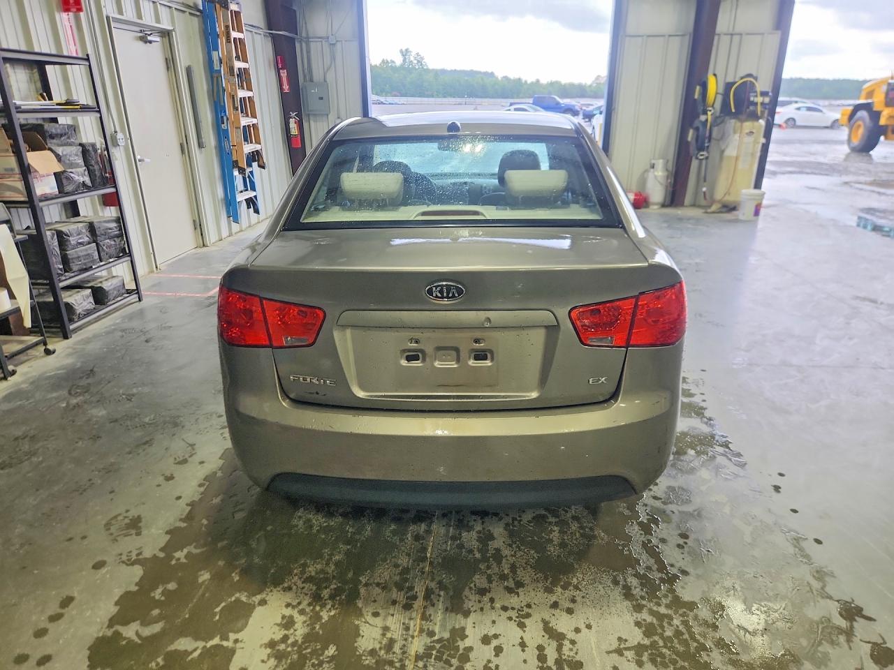 2010 Kia Forte Ex Gray vin: KNAFU4A23A5058224